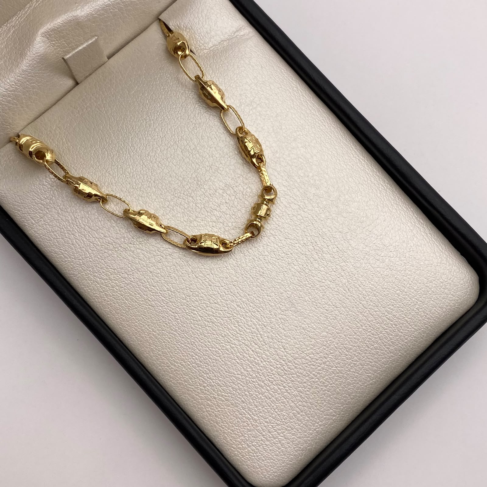 Pulso Rustico Oro amarillo 18k 4,35 Gr / 4,3 mm / 18,5 Cm Broche 0,40
