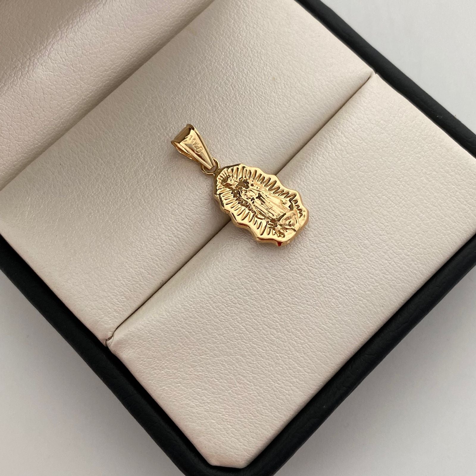 Dije Guadalupe silueta Oro amarillo 18k 1 Gr / 10,5 mm / 2,5 Cm