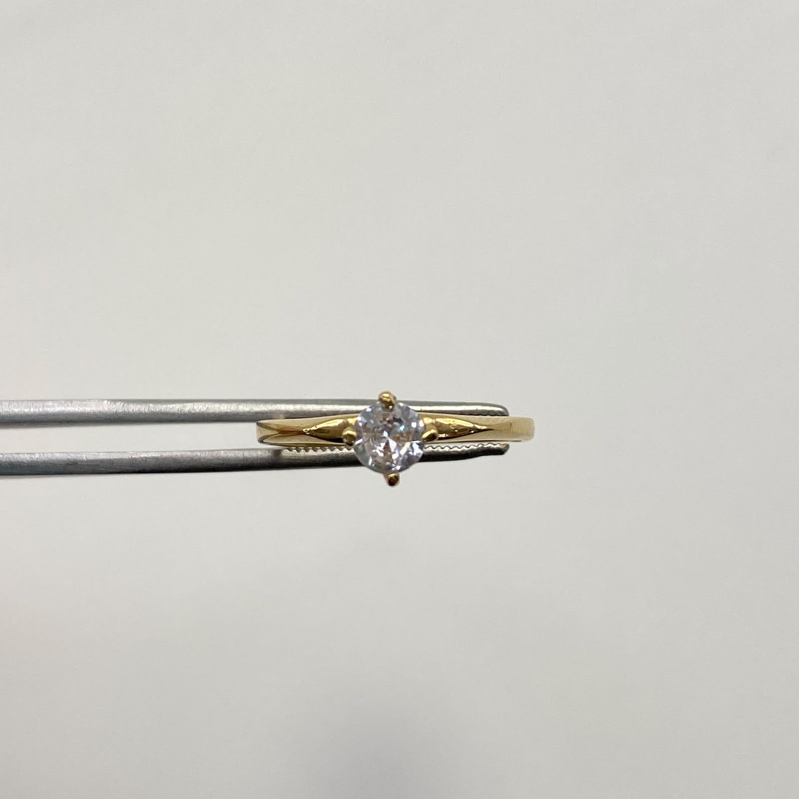 Anillo Solitario Oro amarillo 18k / Talla 7 / 1,7 Gr / 1,9 mm