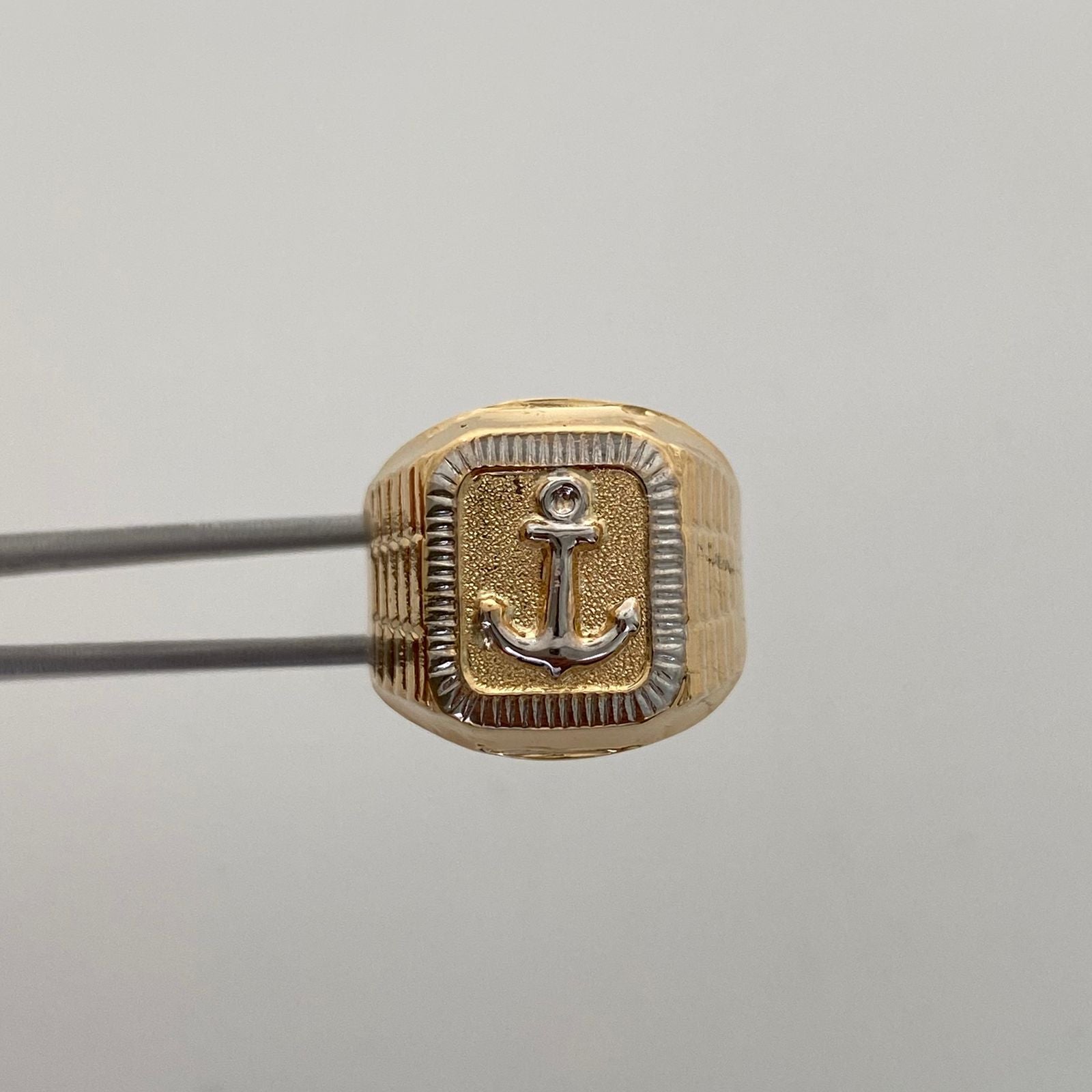 Anillo ancla inflada con diamantado Oro amarillo y oro blanco  18k / Talla 9 / 3,75 Gr