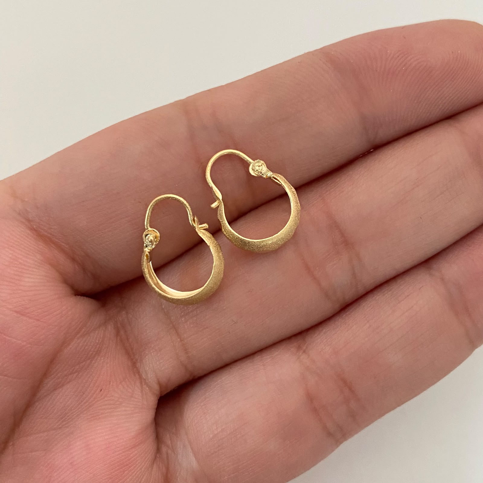 Candonga Matte Oro amarillo 18k 0,7 Gr / 1,3 Cm