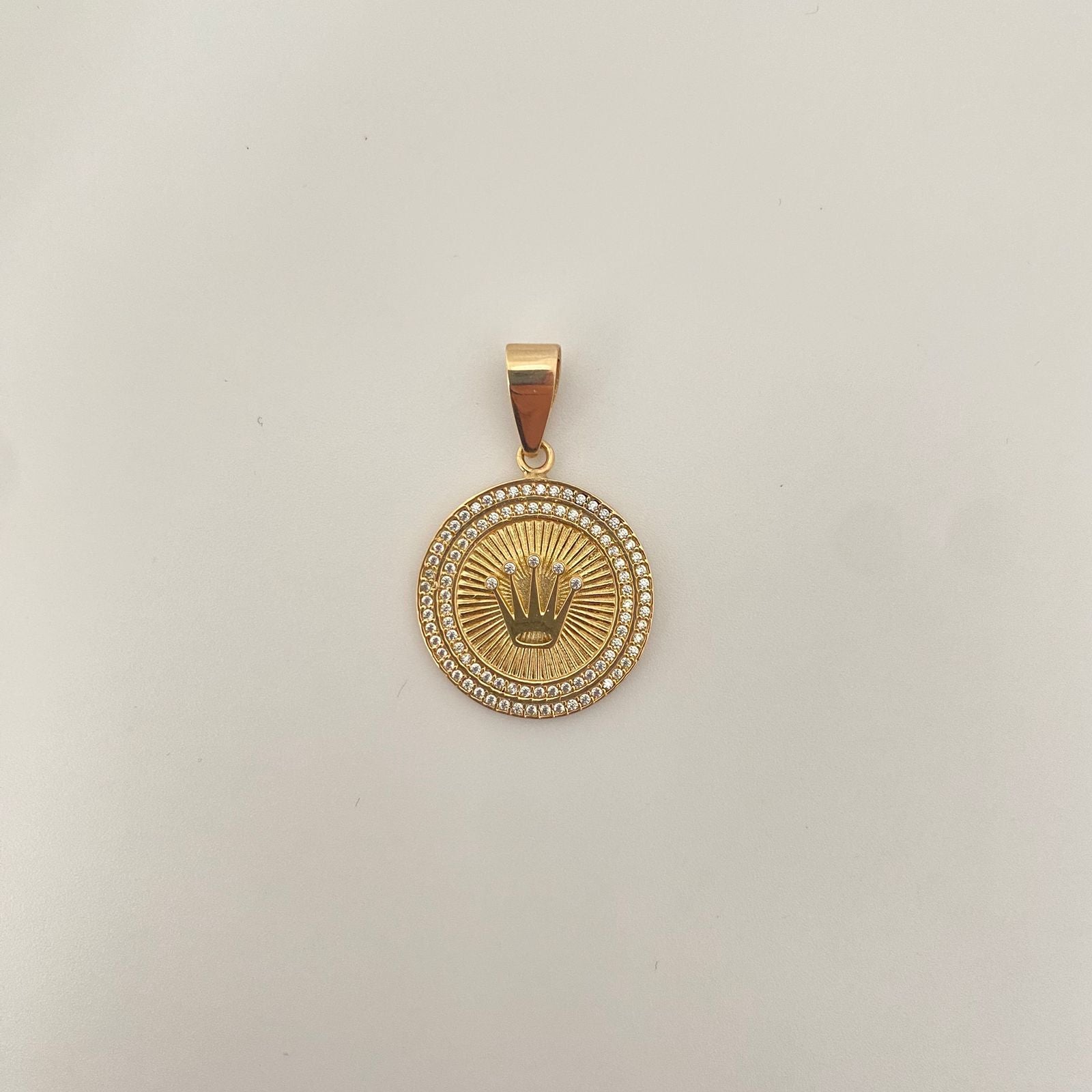 Dije corona rx fondo diamantado borde casting Oro amarillo 18k 4,85 Gr / 3,3 Cm