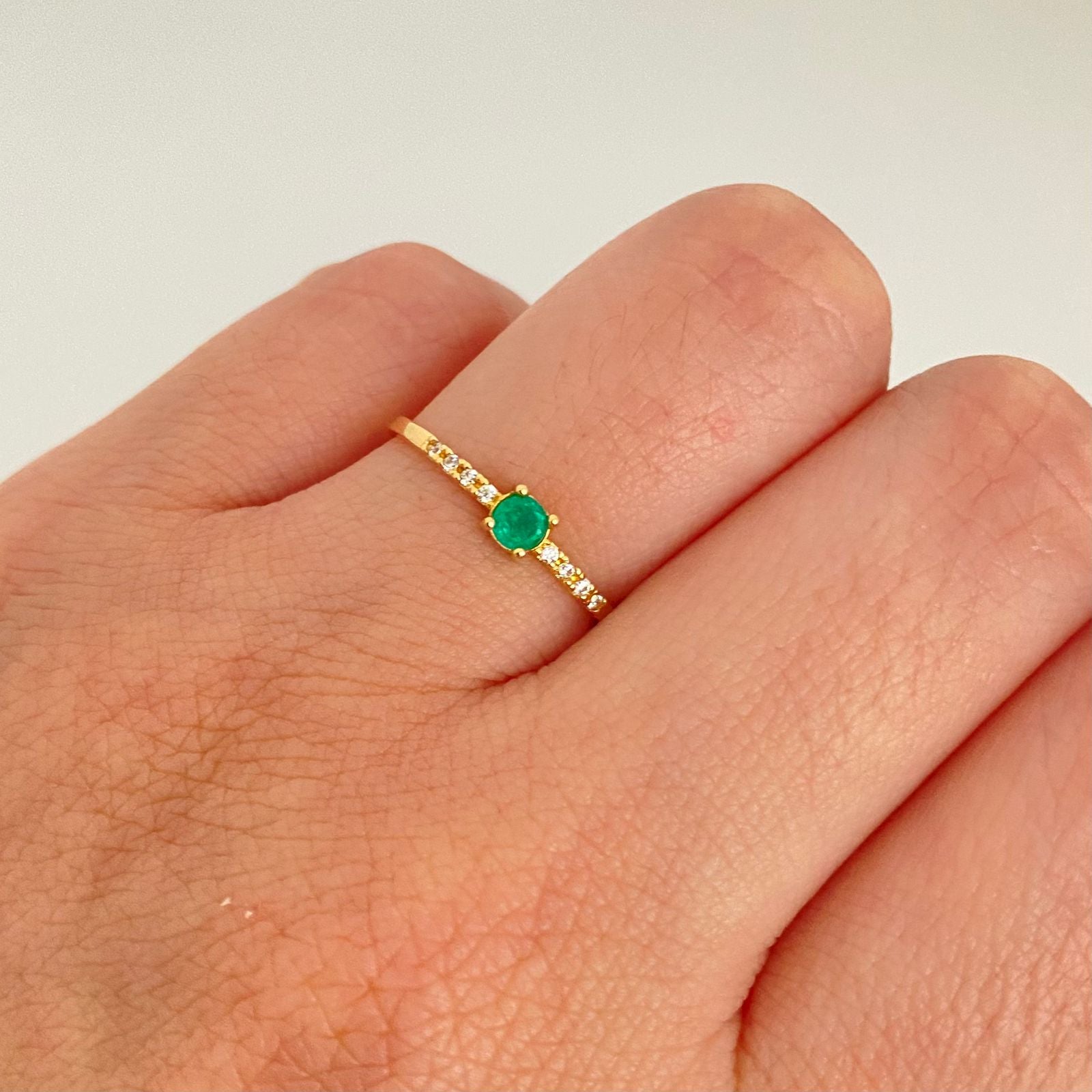 Anillo (joya) solitario esmeralda Oro amarillo 18k / Talla 7 1/2 / 0,9 Gr