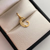 Dije Letra C Casting Oro amarillo 18k 0,85 Gr / 9,2 mm / 1,9 Cm