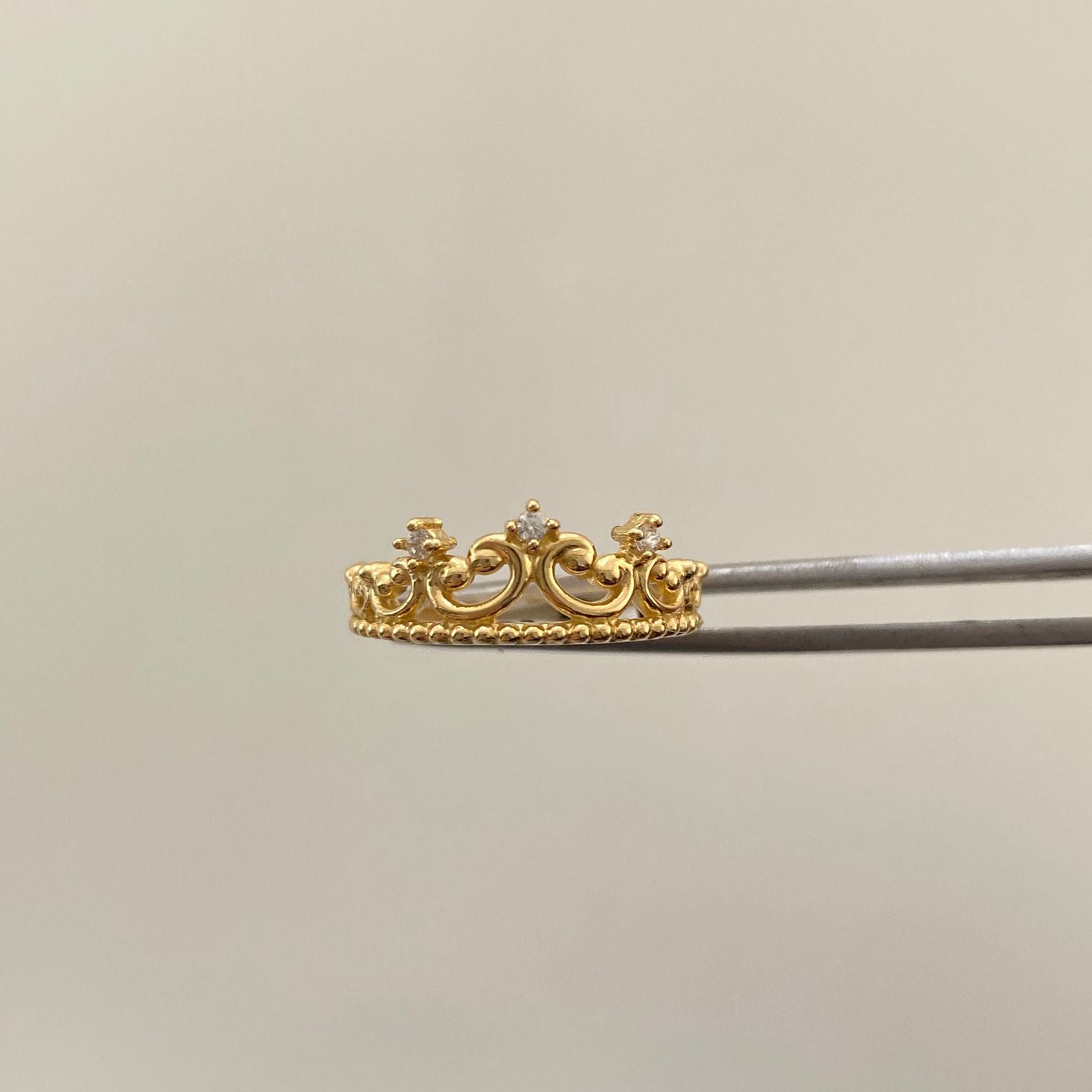 Anillo 15 tiara circones blancos Oro amarillo 18k / Talla 5 1/2 / 2,3 Gr