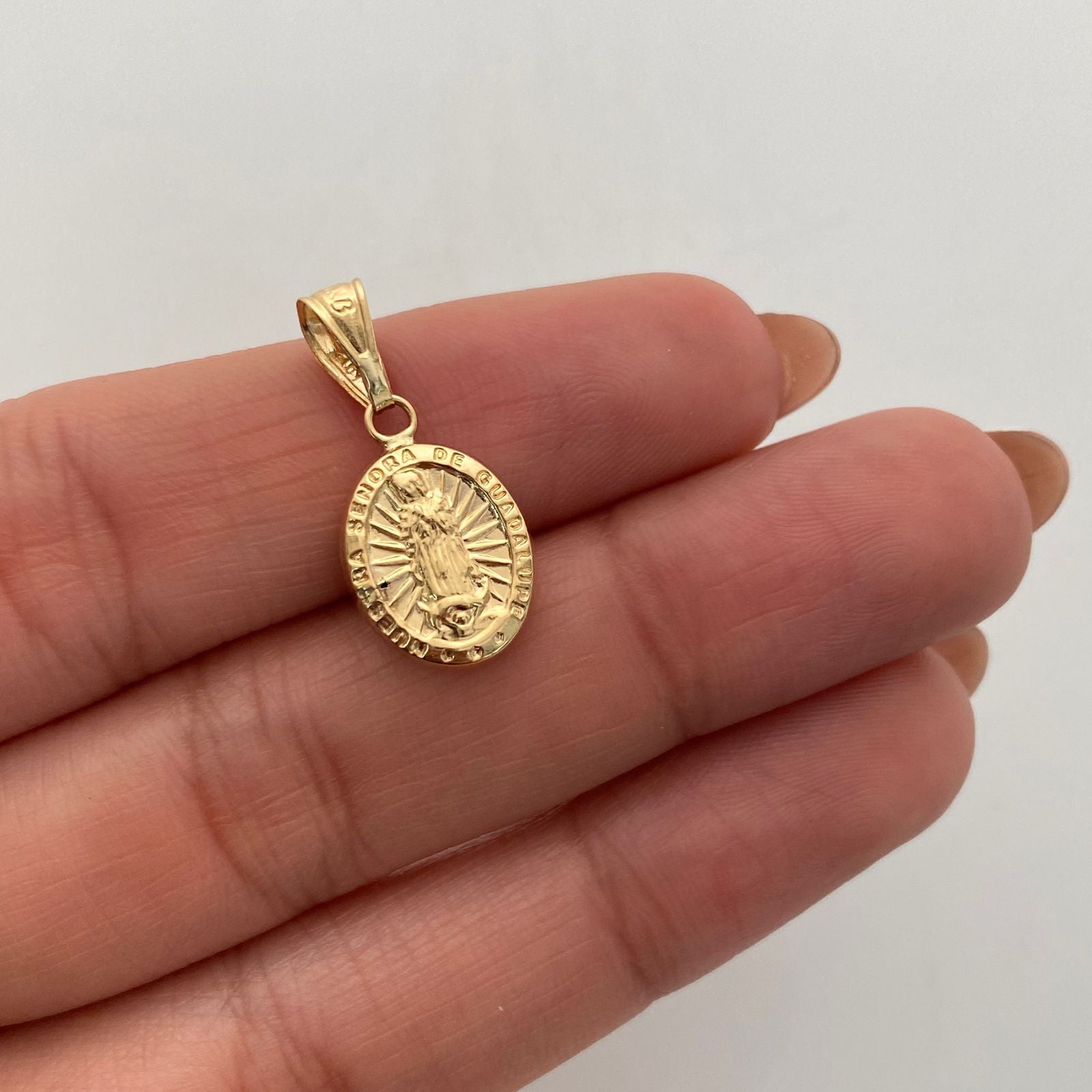 Dije Virgen de Guadalupe Oro amarillo 18k 0,8 Gr / 10,3 mm / 2,1 Cm