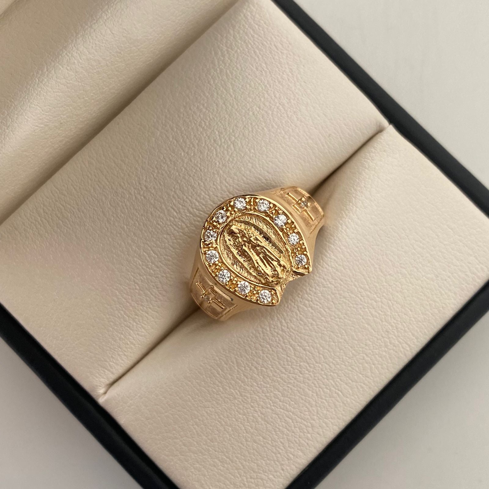 Anillo Herradura con virgen de guadalupe Oro amarillo 18k / Talla 10 1/2 / 6,6 Gr / 6,6 mm