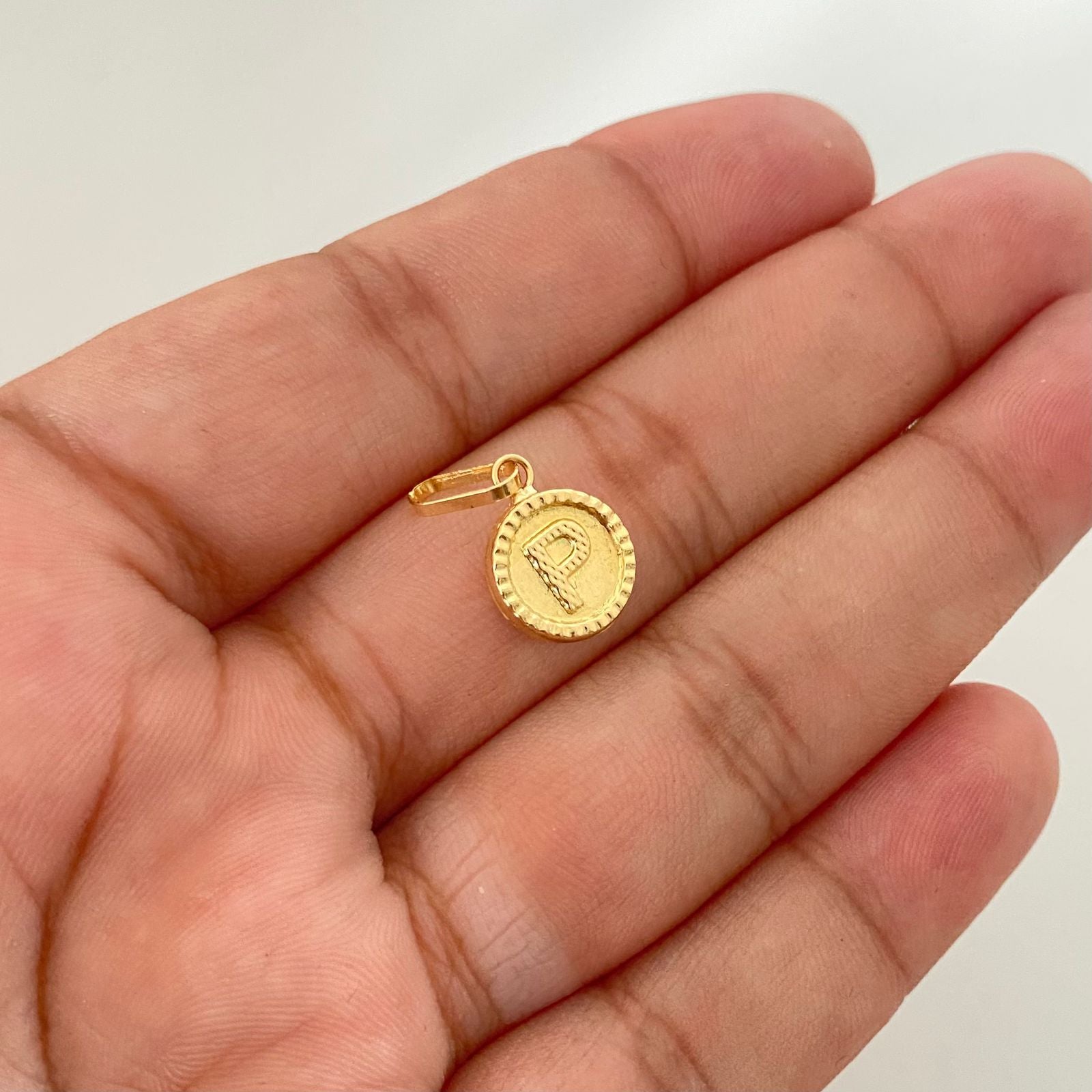 Dije letra P Oro amarillo 18k 0,75 Gr / 2,0 Cm