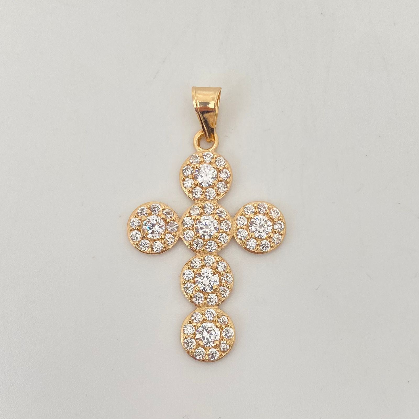 Dije cruz con circones blancos redondos  Oro amarillo 18k 7,8 Gr / 9,2 mm / 5,0 Cm