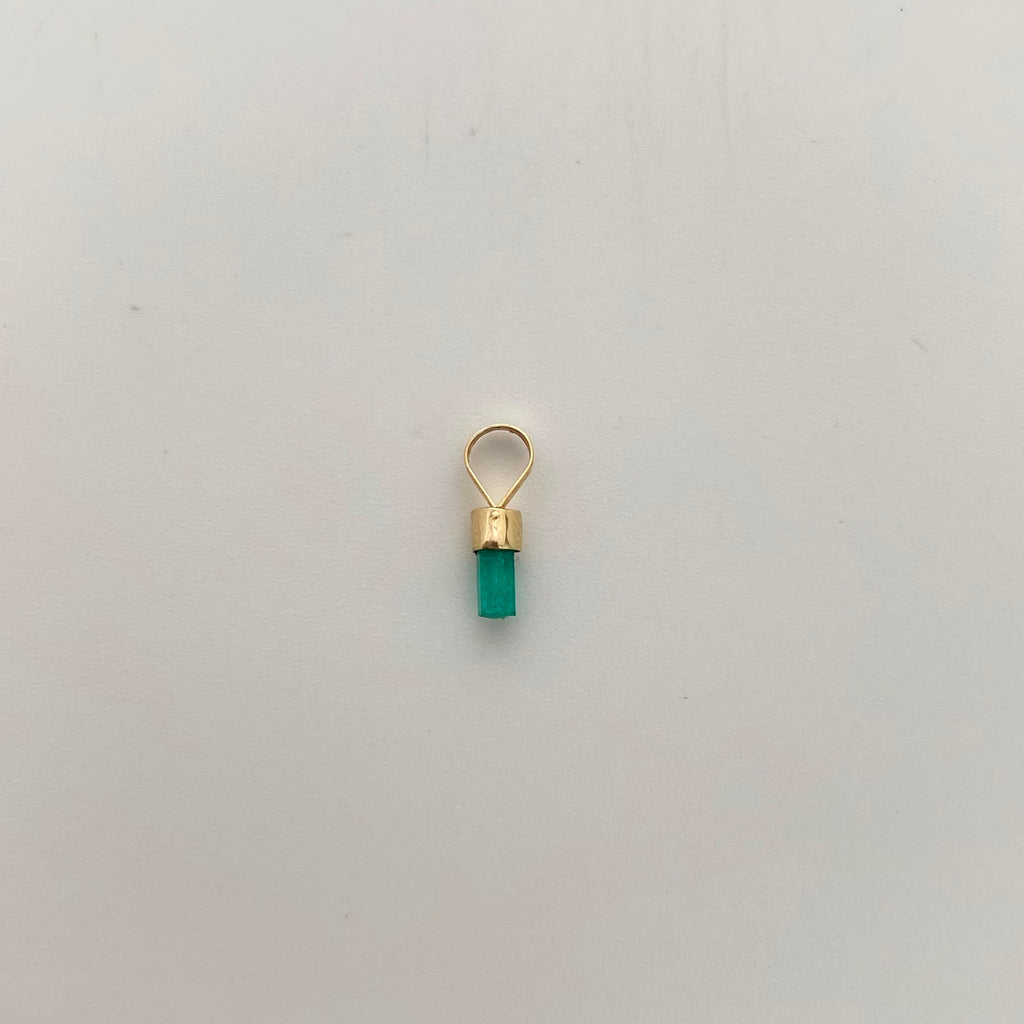 Dije Canutillo de Esmeralda Oro amarillo 18k 0,15 Gr / 2,4 mm / 1,1 Cm