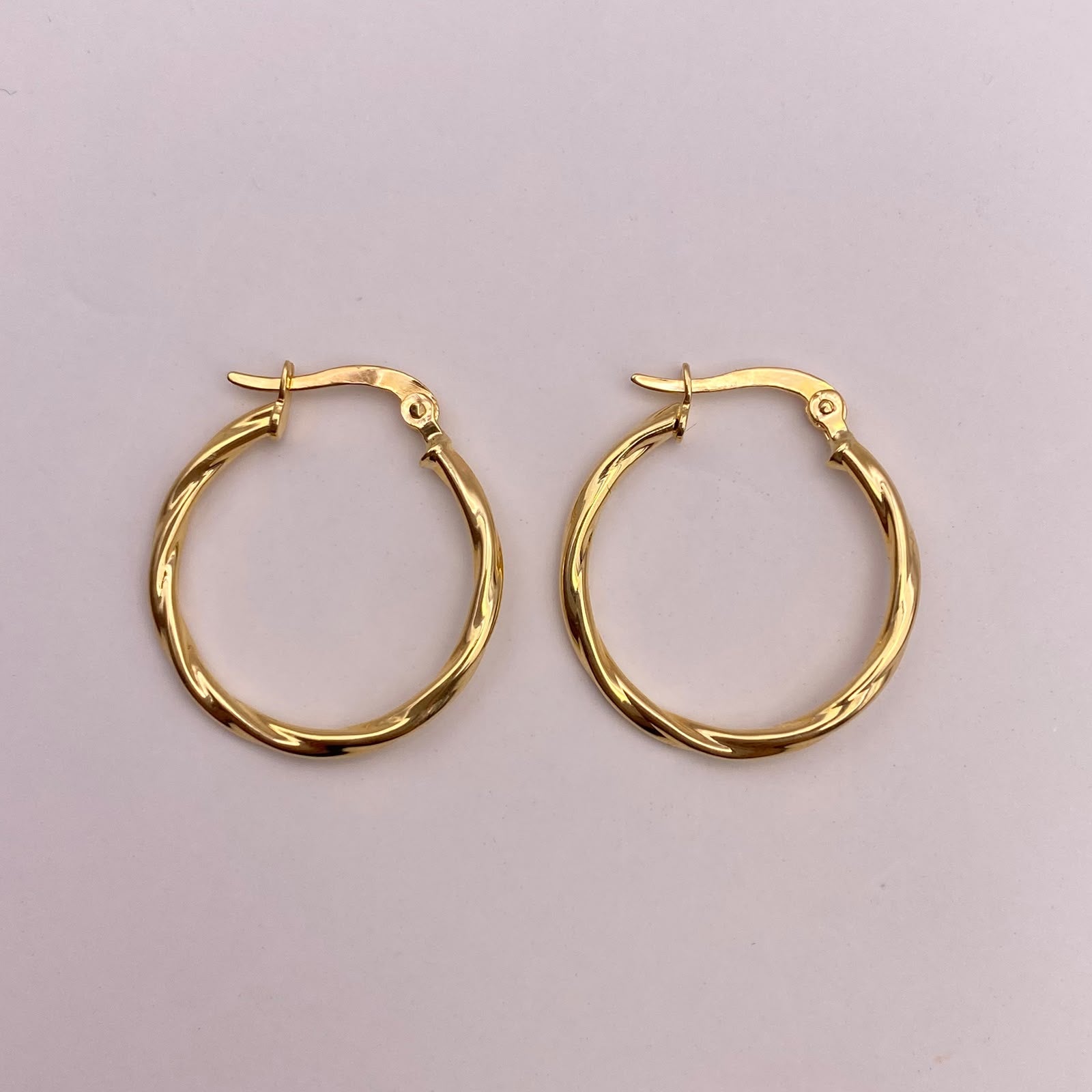 Candonga entorchada delgada Oro amarillo 18k 1,31 Gr / 2,3 Cm