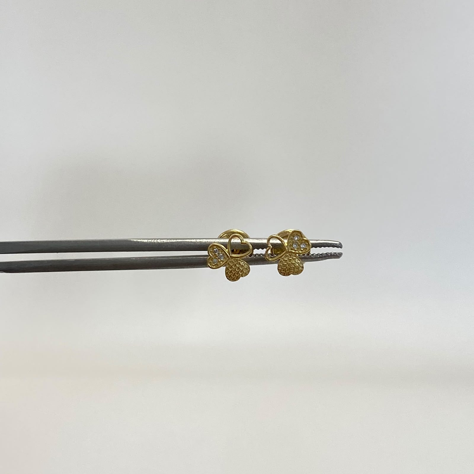 Topos trebol diamantado y circón blanco Oro amarillo 18k 0,8 Gr / 5,4 mm