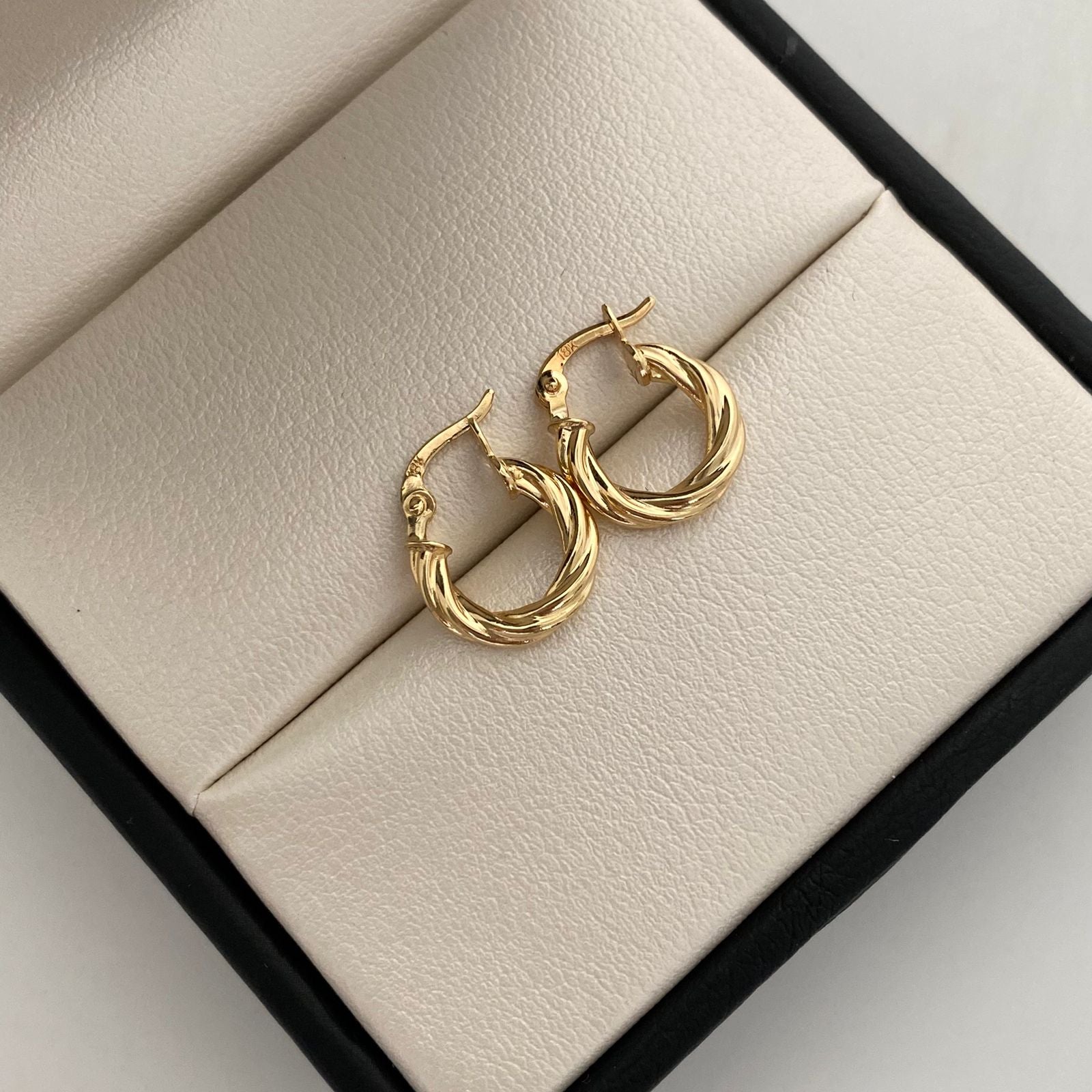 Candonga Entorchada Oro amarillo 18k 1,15 Gr / 1,5 Cm