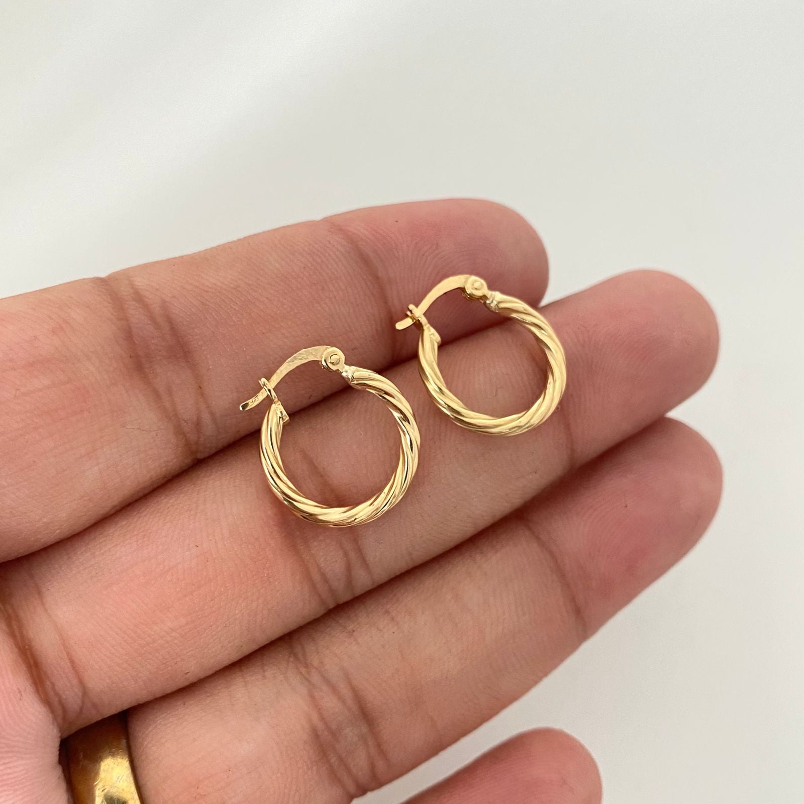 Candonga entorchada Oro amarillo 18k 1,1 Gr / 1,6 Cm