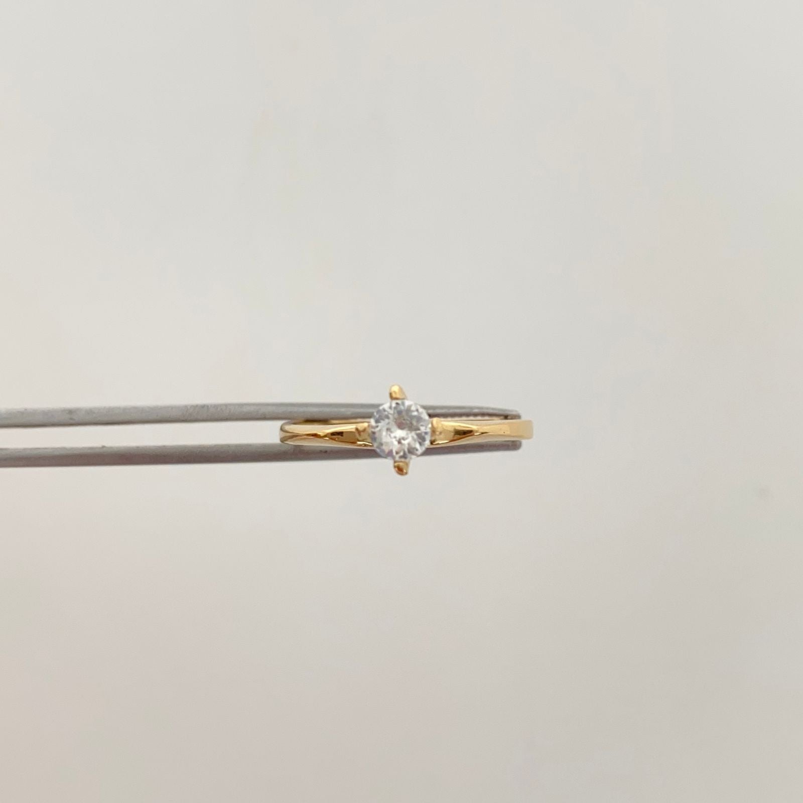 Anillo solitario  Oro amarillo 18k / Talla 7 / 1,55 Gr