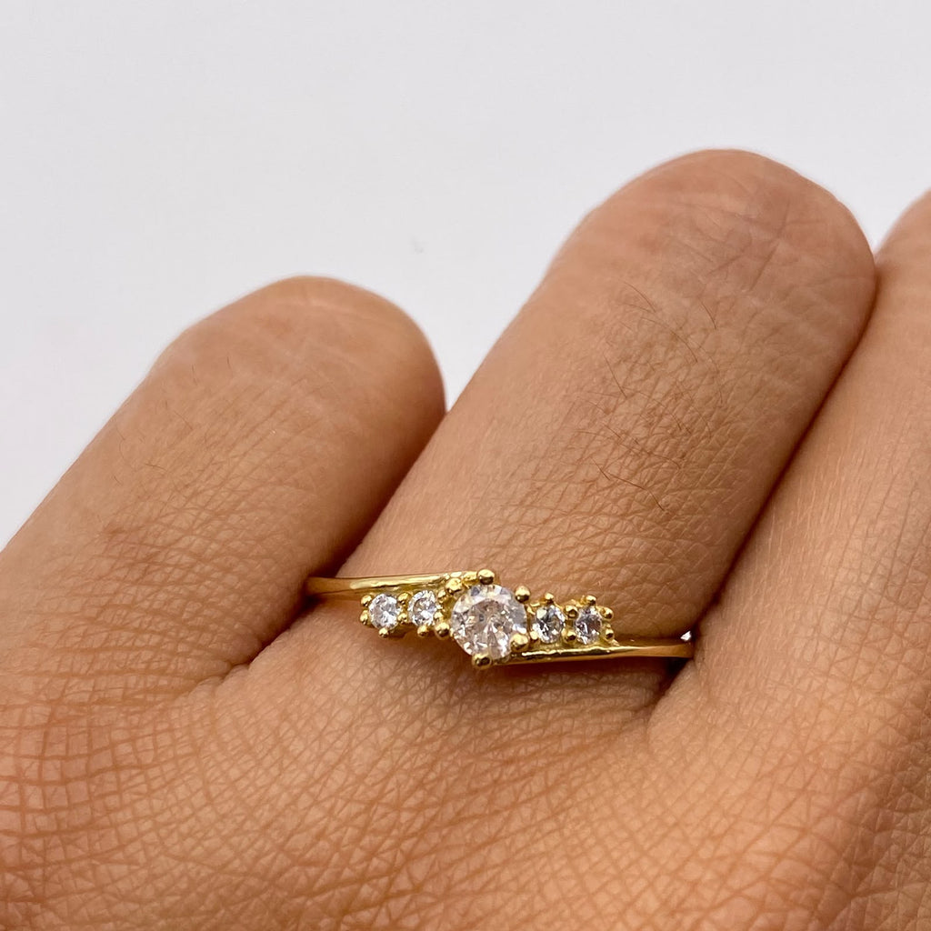 Anillo Solitario Oro amarillo 18k / Talla 8 / 1,73 Gr / 1,2 mm
