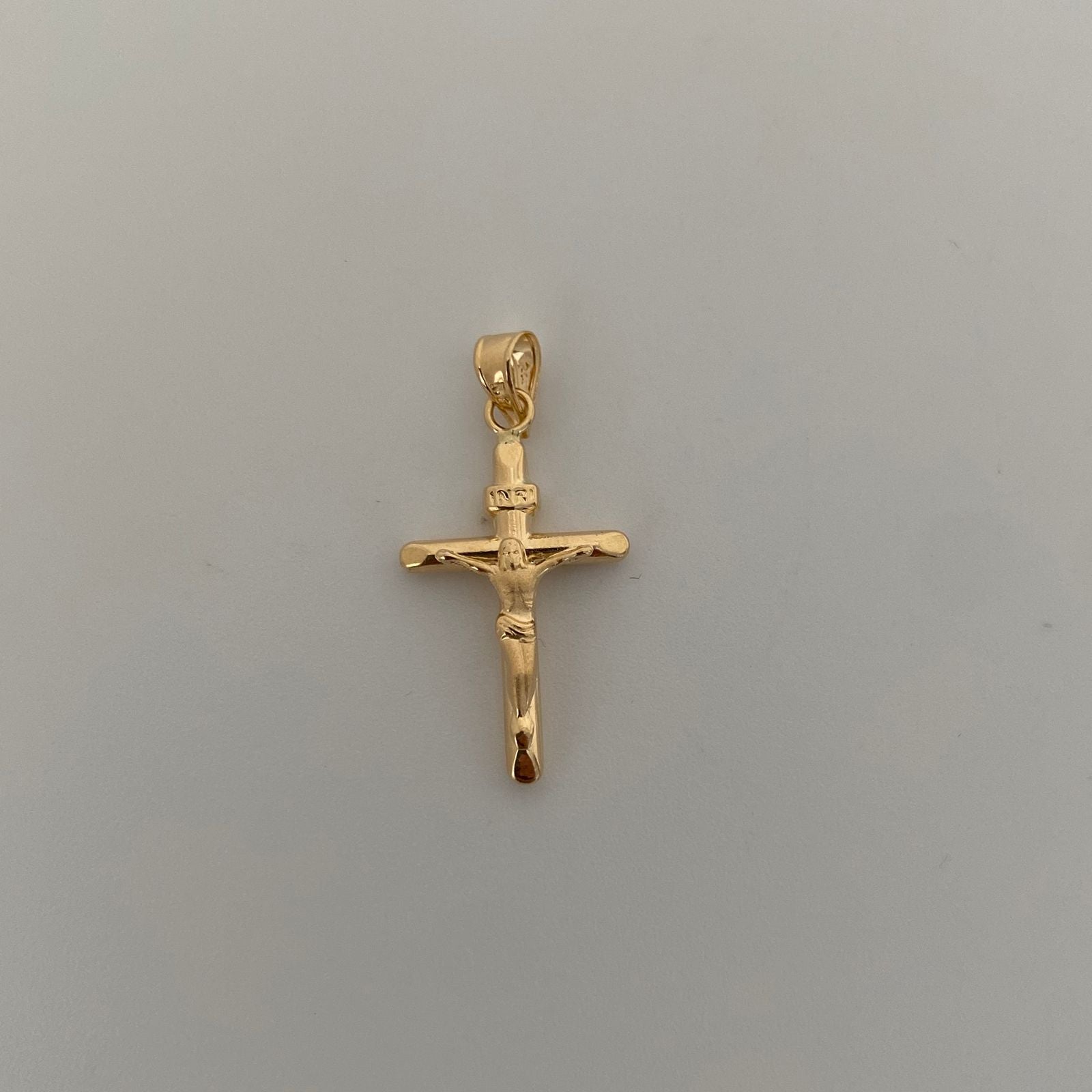 Dije cruz biselda con cristo  Oro amarillo 18k 0,75 Gr / 2,5 Cm