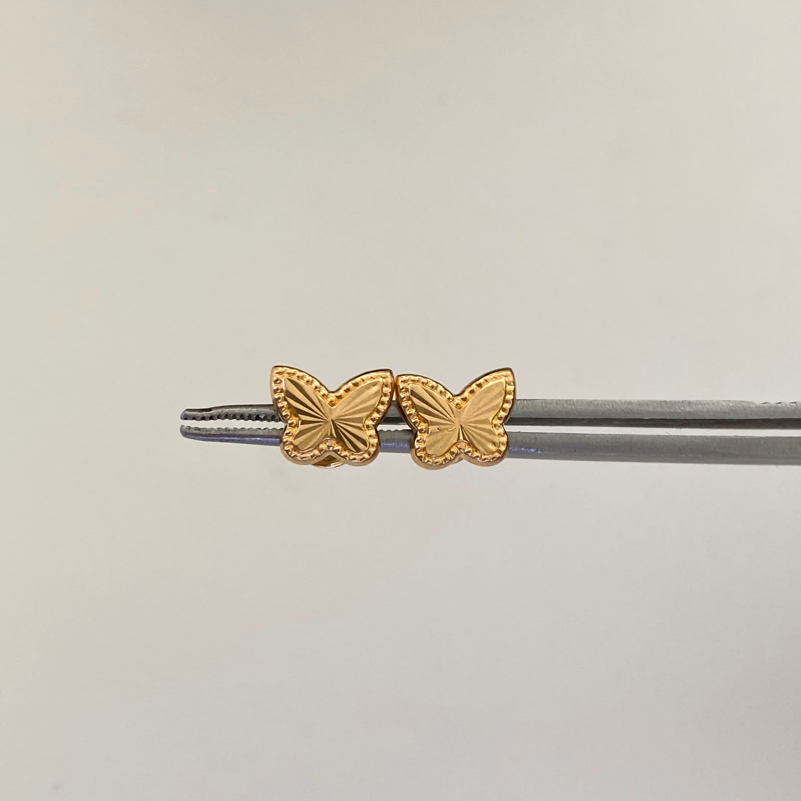 Topos Mariposa Fondo Diamantado Oro amarillo 18k 0,9 Gr / 9,7 mm