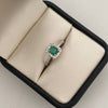 Anillo solitario con esmeralda cuadrada y diamantes con 0.27ct  Oro blanco 18k / Talla 6 1/2 / 3 Gr