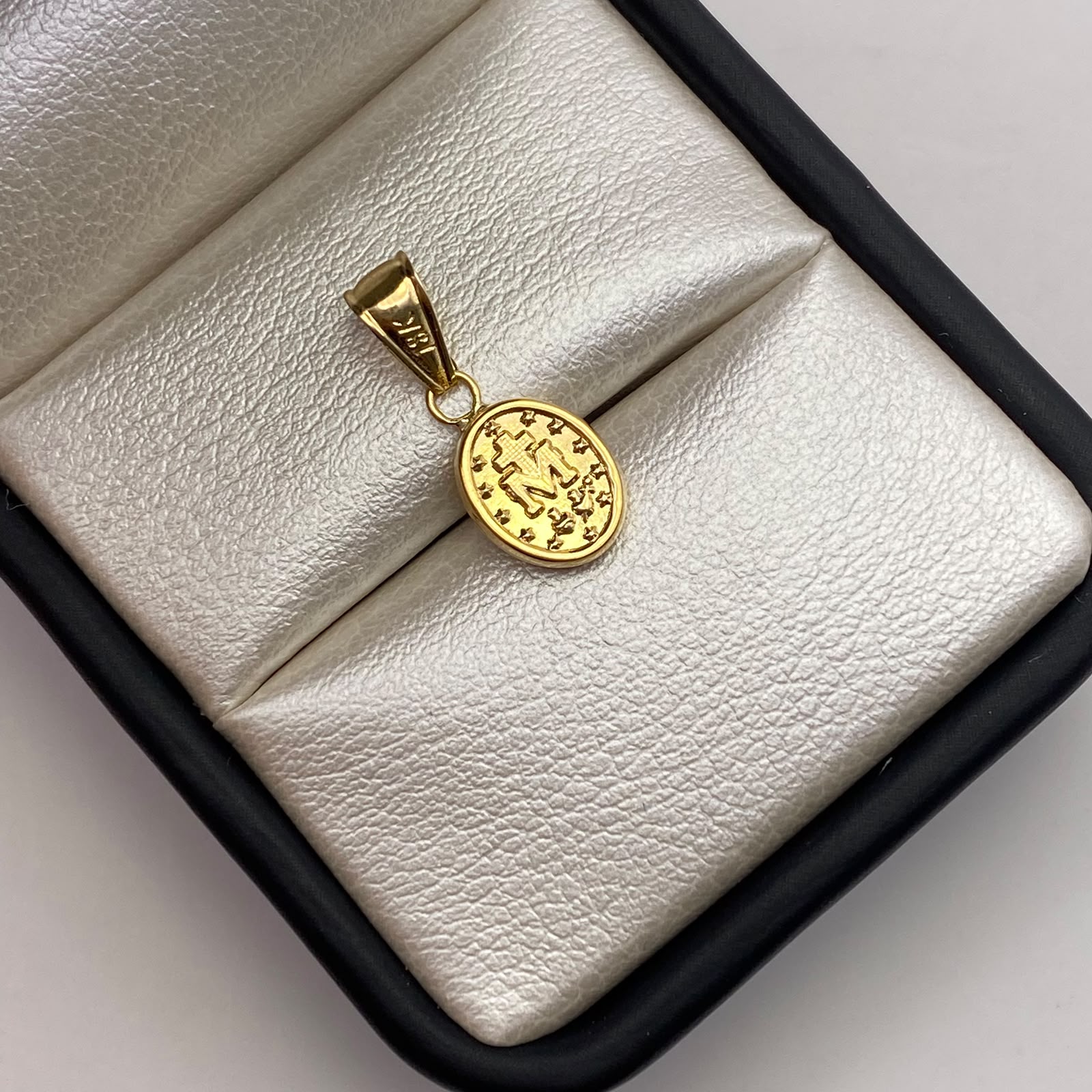 Dije Virgen milagrosa Oro amarillo 18k 0,52 Gr / 8,2 mm / 1,9 Cm