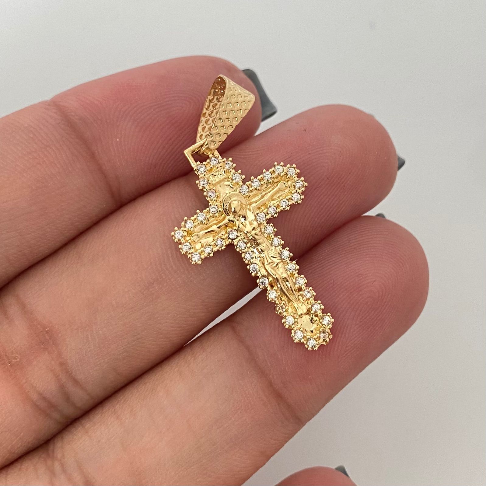 Dije cruz cristo borde casting cargador diamantado Oro amarillo 18k 2,25 Gr / 3,5 Cm
