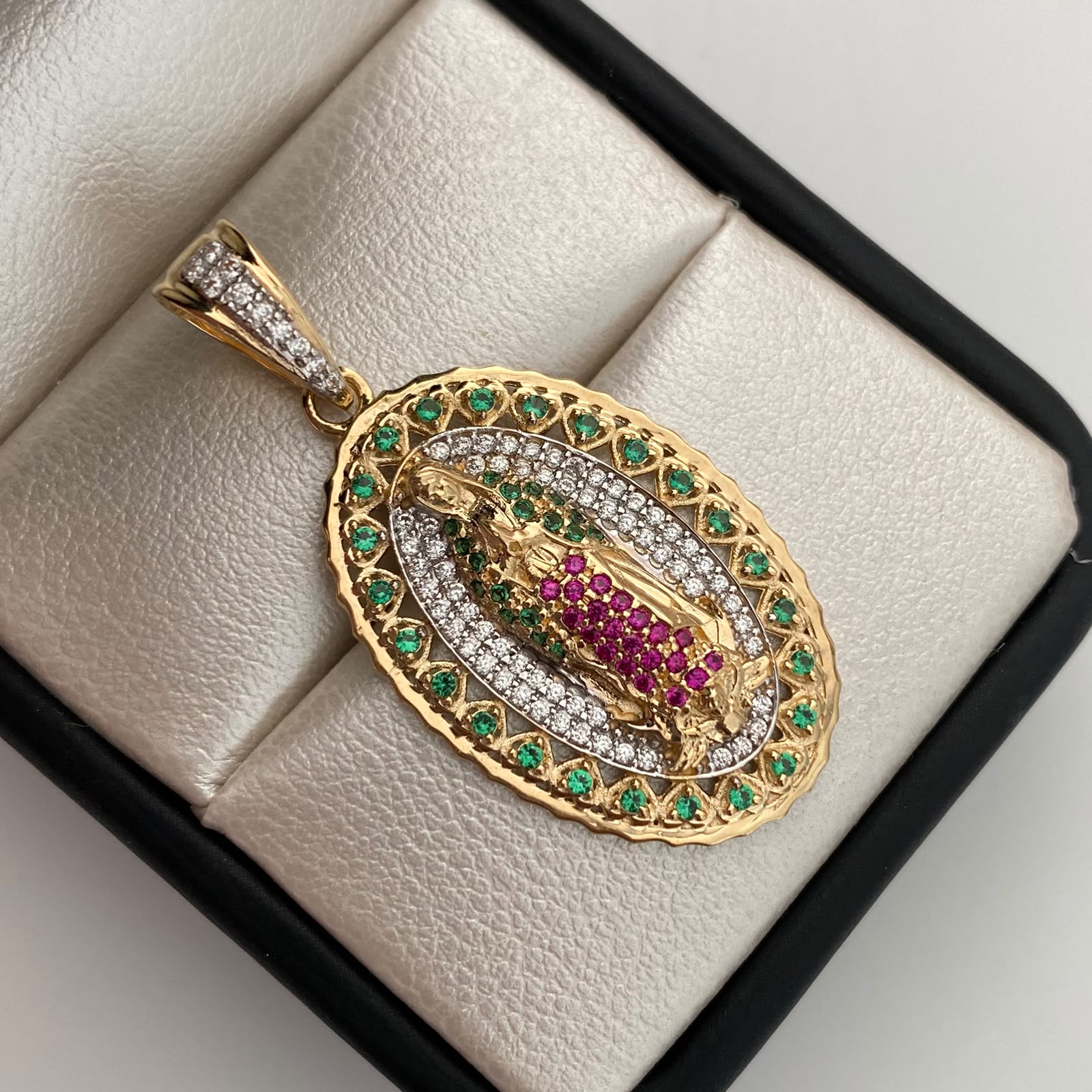 Dije Virgen de Guadalupe Casting Oro amarillo 18k 5,2 Gr / 20,1 mm / 4,1 Cm
