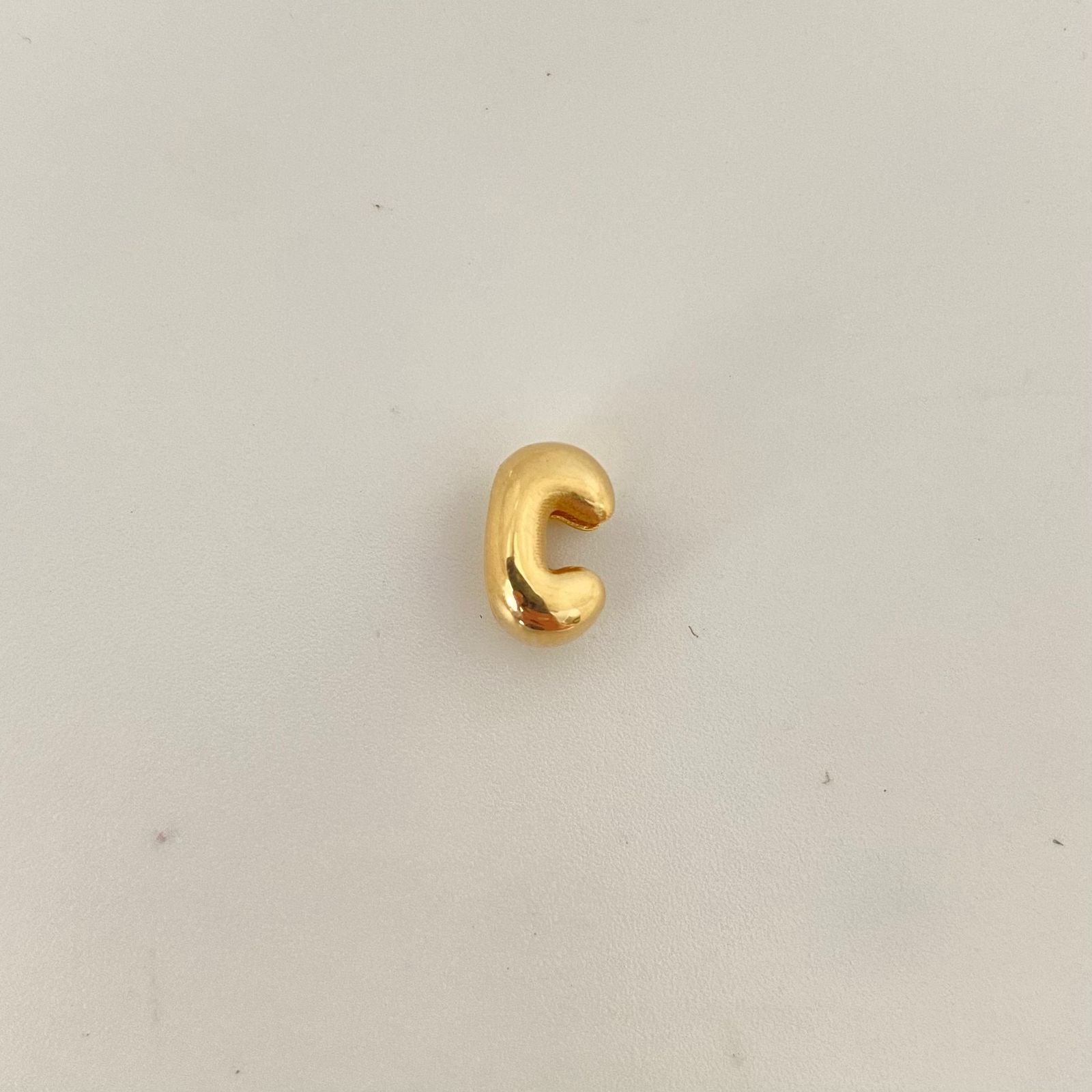 Dije It letra C (Joya) Oro amarillo 18k 0,55 Gr / 1,0 Cm