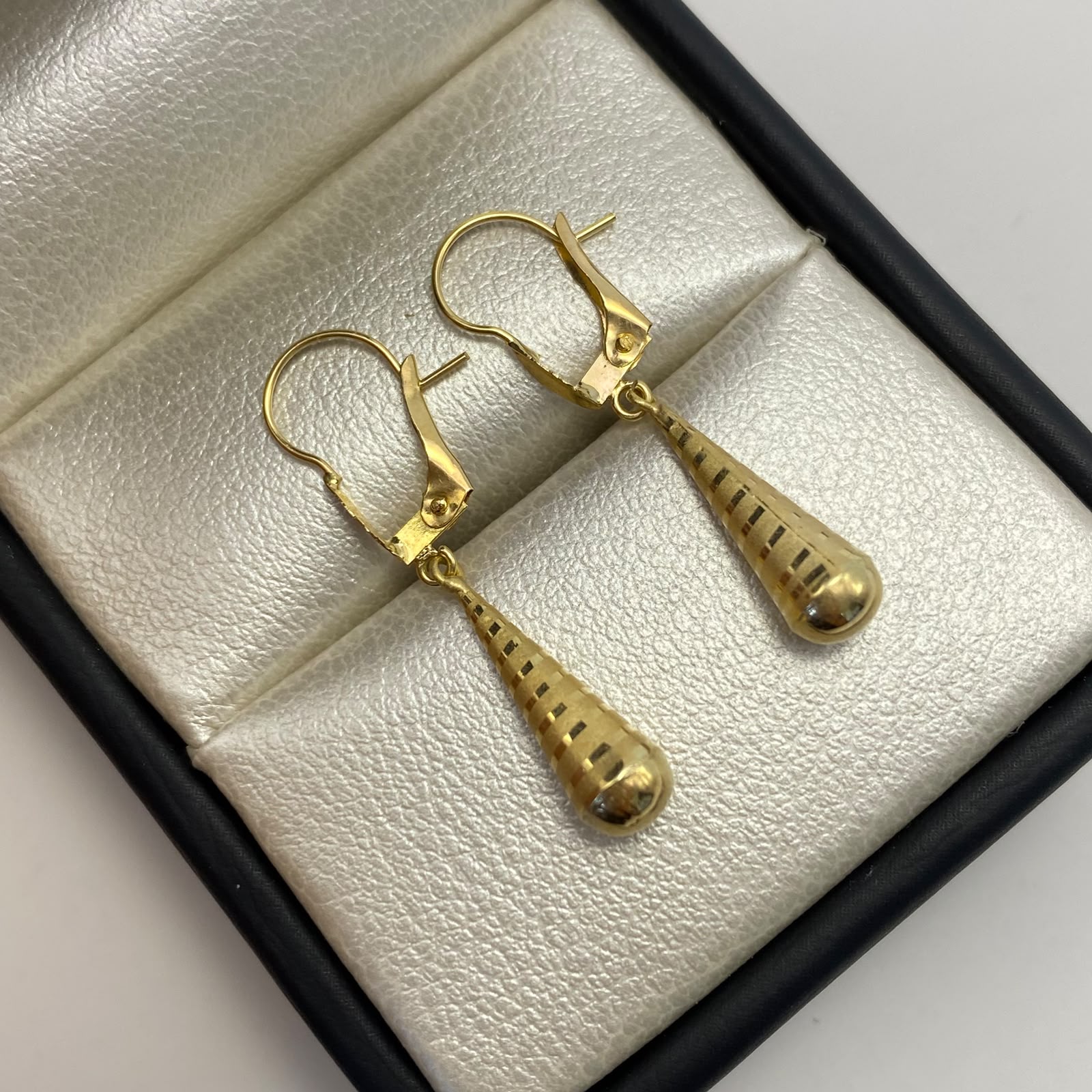 Candonga Lagrima Oro amarillo 18k 0,7 Gr / 3 Cm