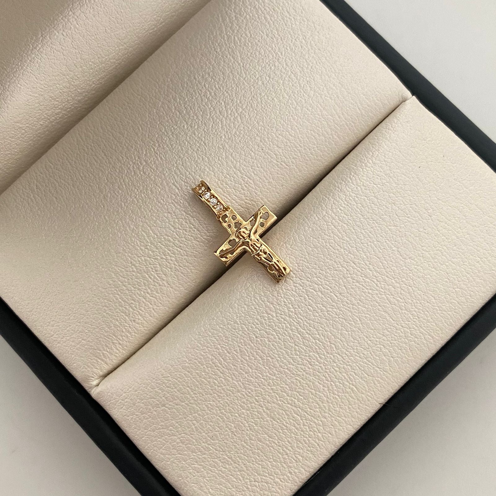 Dije Dije Cristo Casting Oro amarillo 18k 0,95 Gr / 10 mm / 1,5 Cm