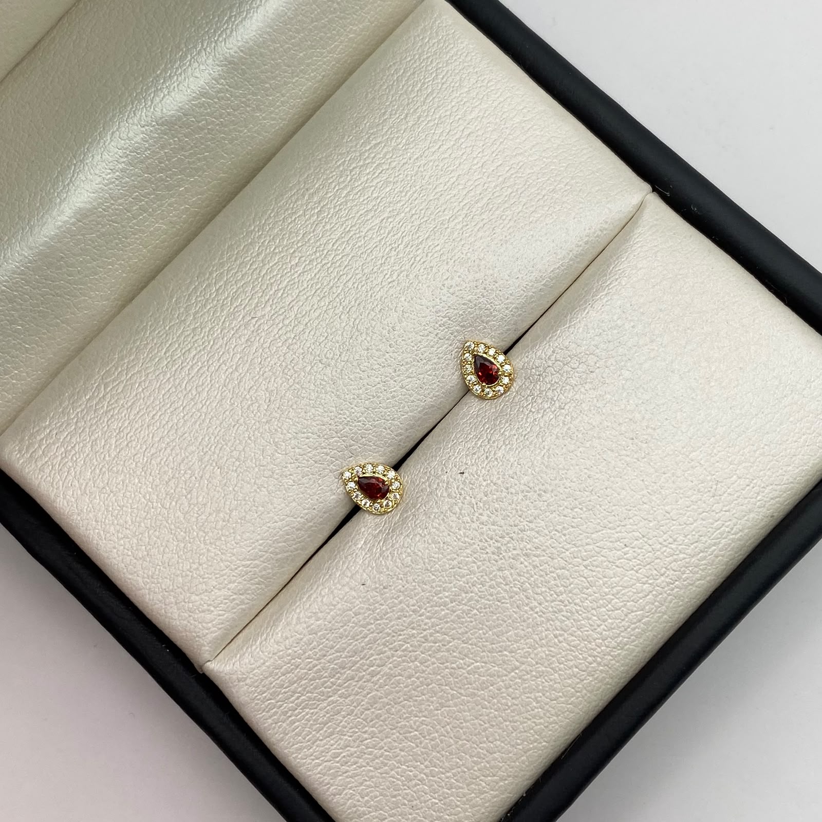 Topos gota circones blancos y cafe Oro amarillo 18k 0,7 Gr / 4,53 mm
