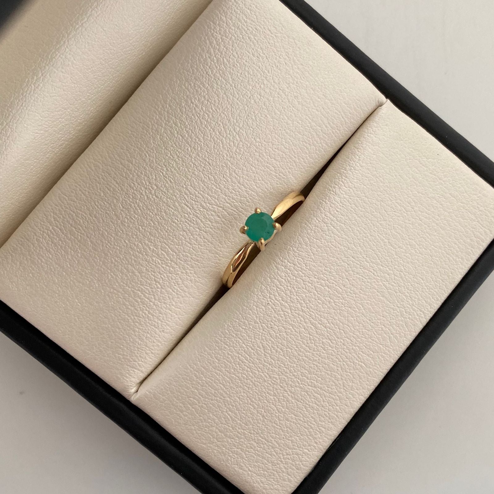 Anillo Solitario esmeralda Oro amarillo 18k / Talla 7 / 1,3 Gr / 1,7 mm
