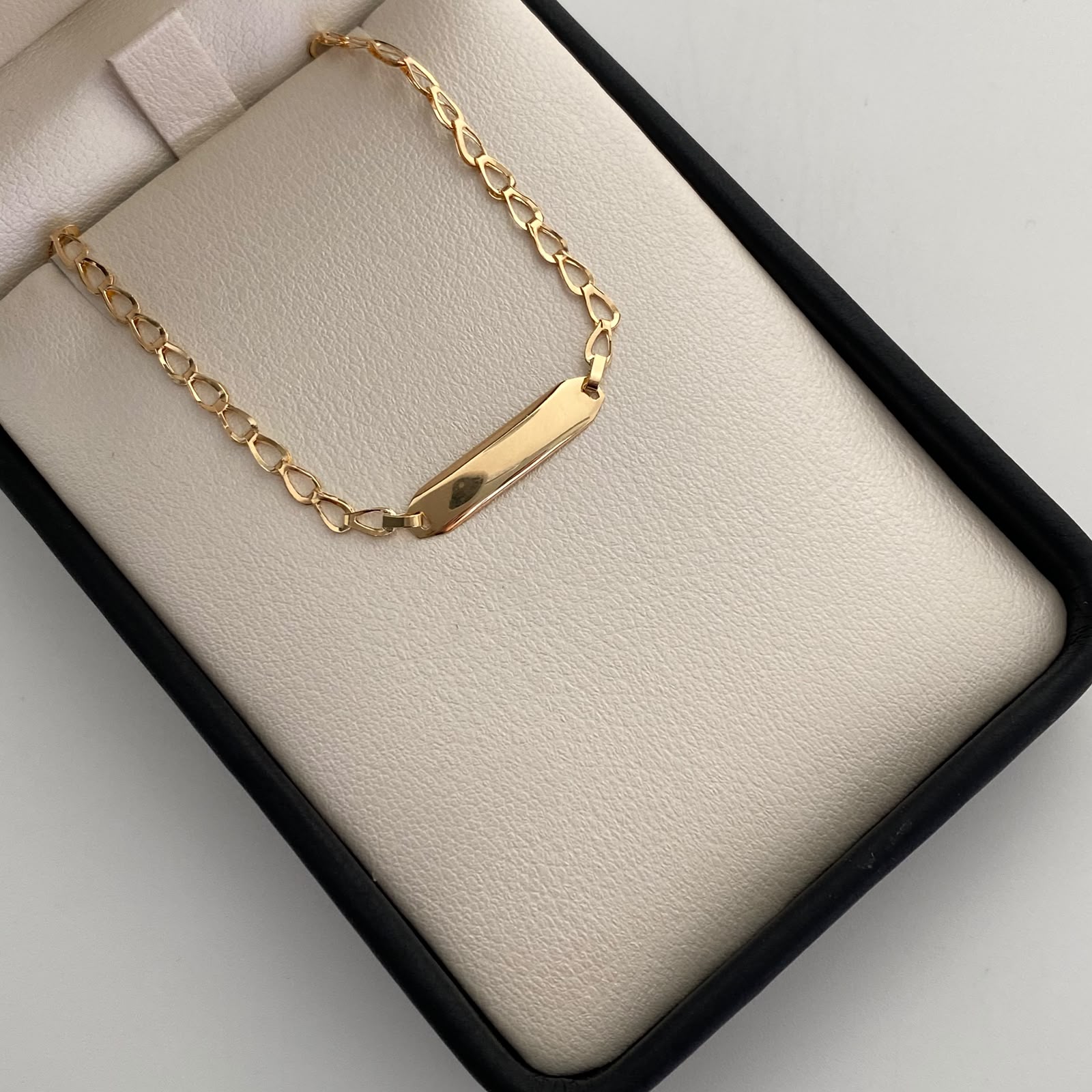 Pulso bebé Placa Rectangular Aro Oro amarillo 18k 1,25 Gr / 2,6 mm / 15,6 Cm Broche 0,20