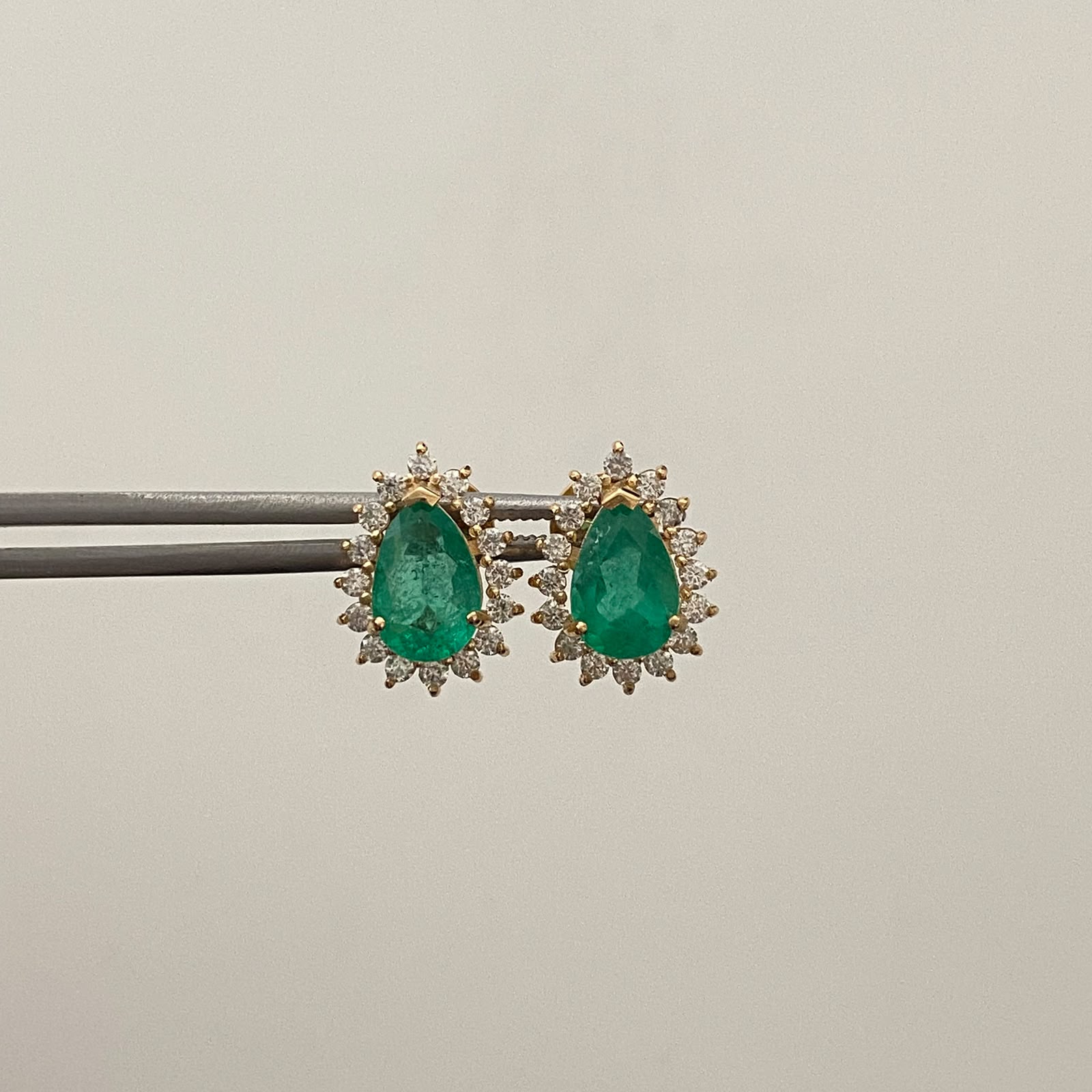 Topos Gota 1.74 Puntos de esmeralda y moisanitas Oro amarillo 18k 3,5 Gr / 9,7 mm
