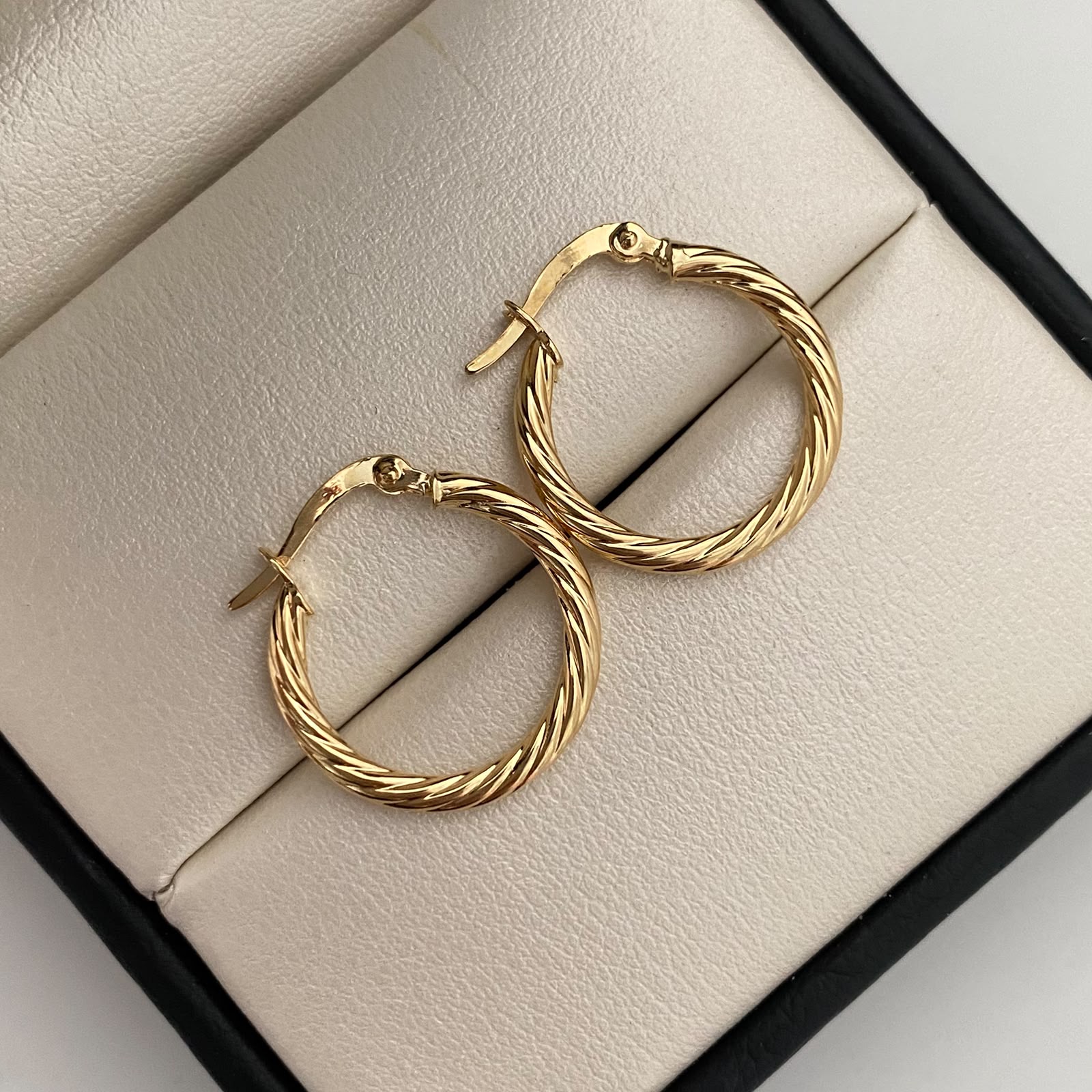 Candonga Entorchada Oro amarillo 18k 1,45 Gr / 2 Cm