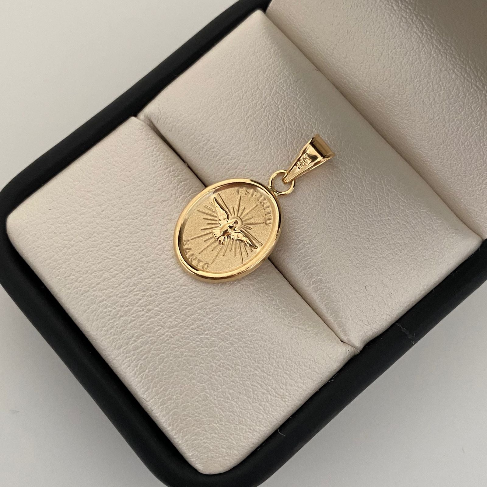 Dije espiritu santo  Oro amarillo 18k 0,9 Gr / 2,5 Cm