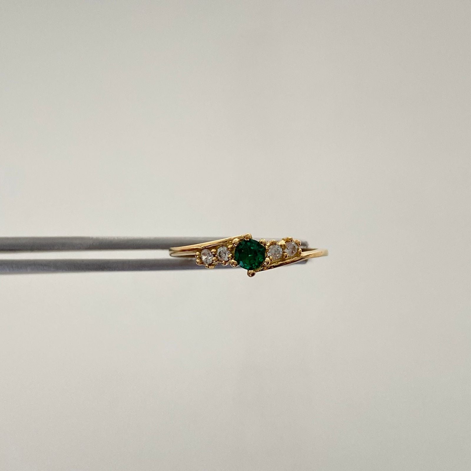 Anillo Solitario Verde Oro amarillo 18k / Talla 7 / 1,6 Gr / 1 mm