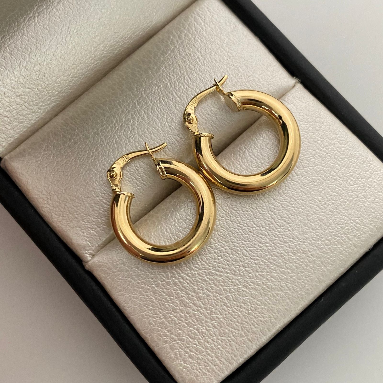 Candonga redonda lisa Oro amarillo 18k 1,95 Gr / 1,8 Cm
