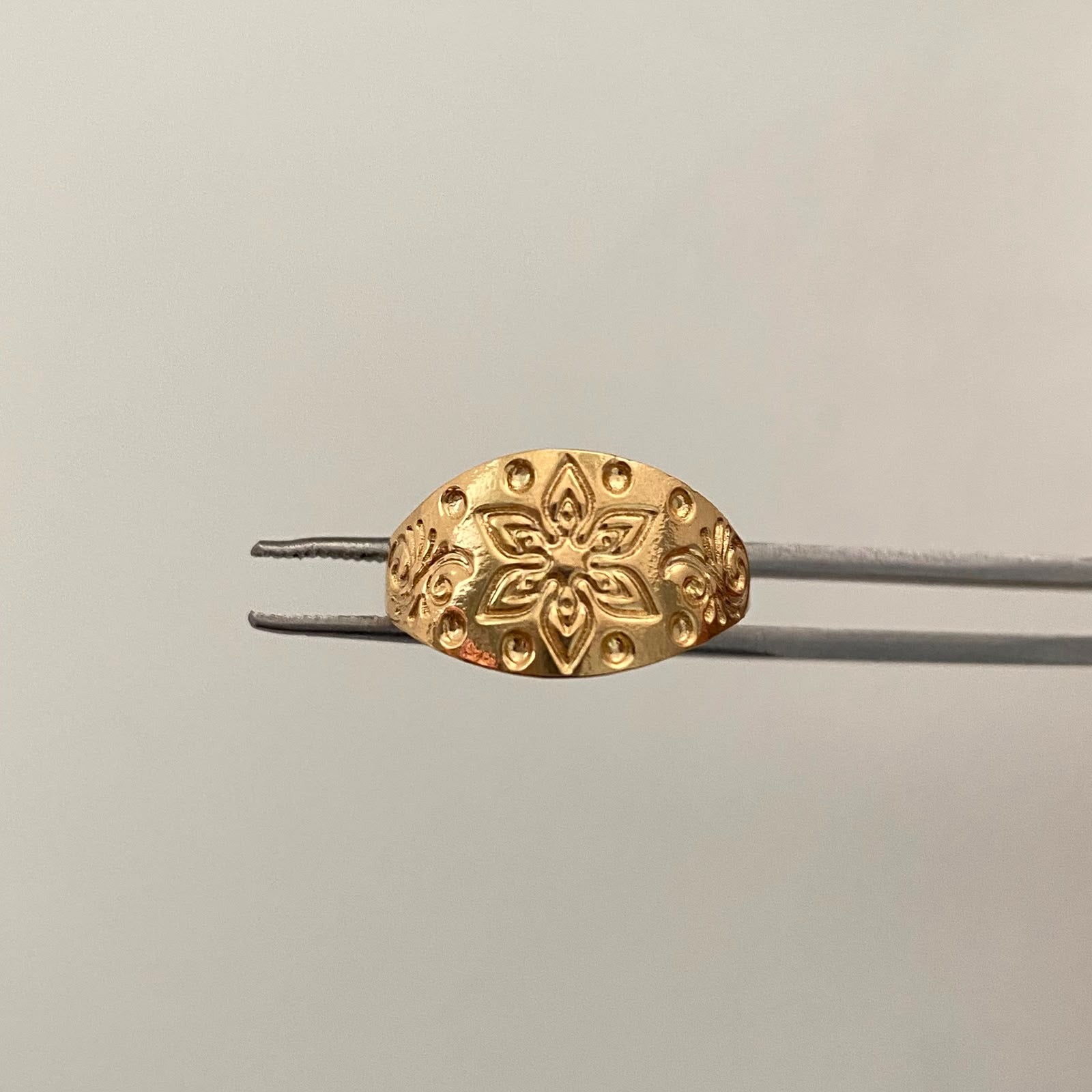 Anillo Mandala Oro amarillo 18k / Talla 6 / 1,4 Gr / 3 mm