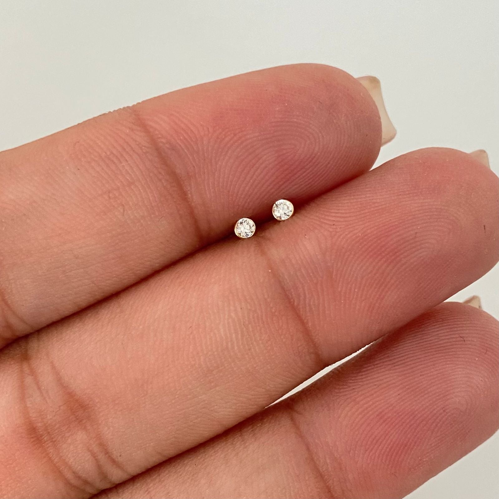 Topos circon blanco bisel  Oro amarillo 18k 0,4 Gr / 2 mm