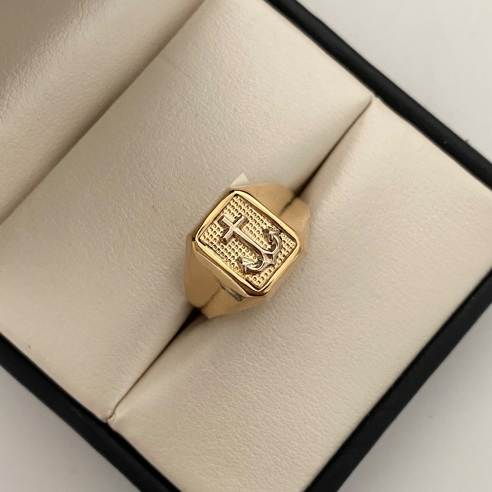 Anillo Rectangular Ancla Oro amarillo y Oro blanco 18k / Talla 10 1/2 / 3,55 Gr / 4,2 mm
