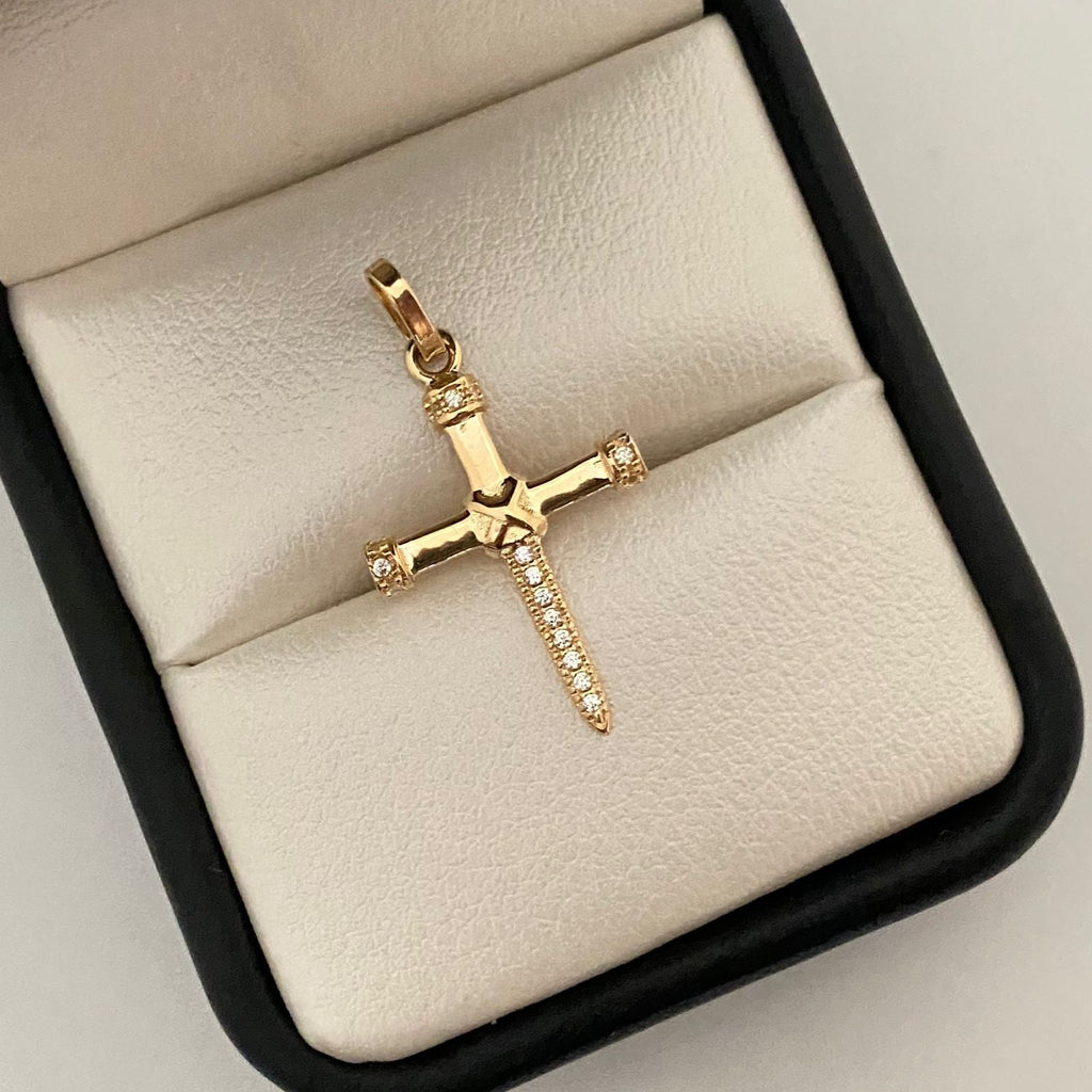 Dije cruz clavos casting y lisos Oro amarillo 18k 1,45 Gr / 3 Cm