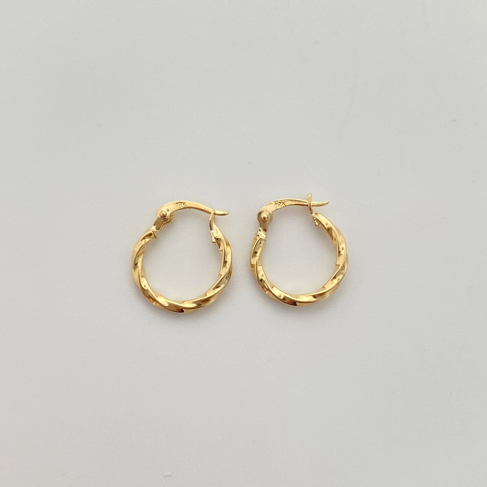 Candonga entorchada  Oro amarillo 18k 0,9 Gr / 1,4 Cm