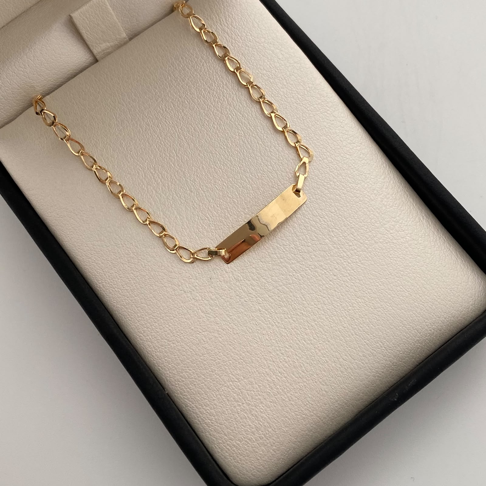 Pulso bebé Placa Rectangular Aro Oro amarillo 18k 1,20 Gr / 2,7 mm / 15 Cm Broche 0,20