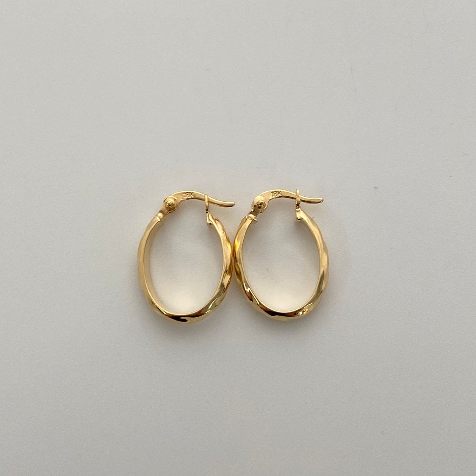 Candonga ovalada  Oro amarillo 18k 1,20 Gr / 1,8 Cm