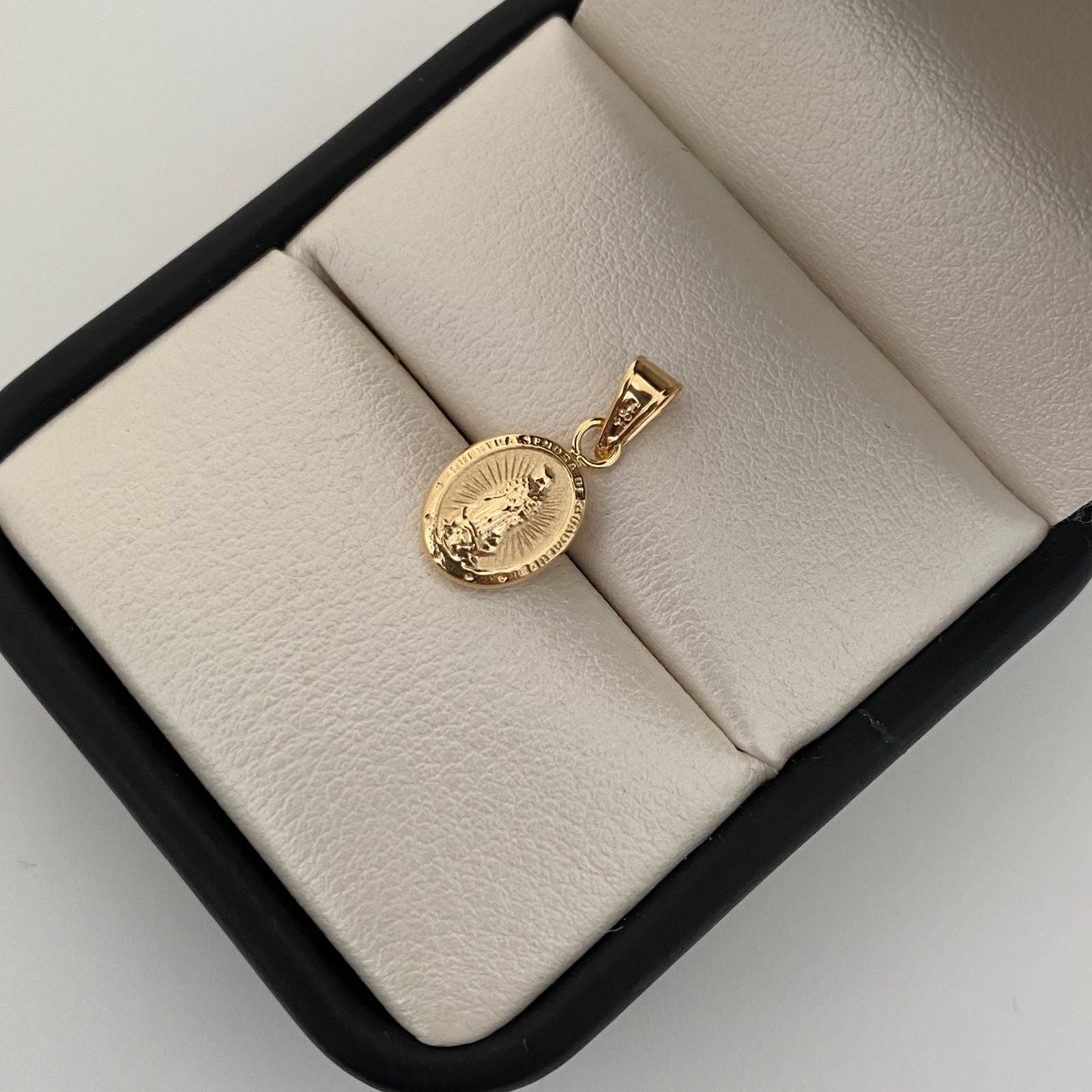 Dije medalla virgen de guadalupe  Oro amarillo 18k 0,5 Gr / 1,7 Cm