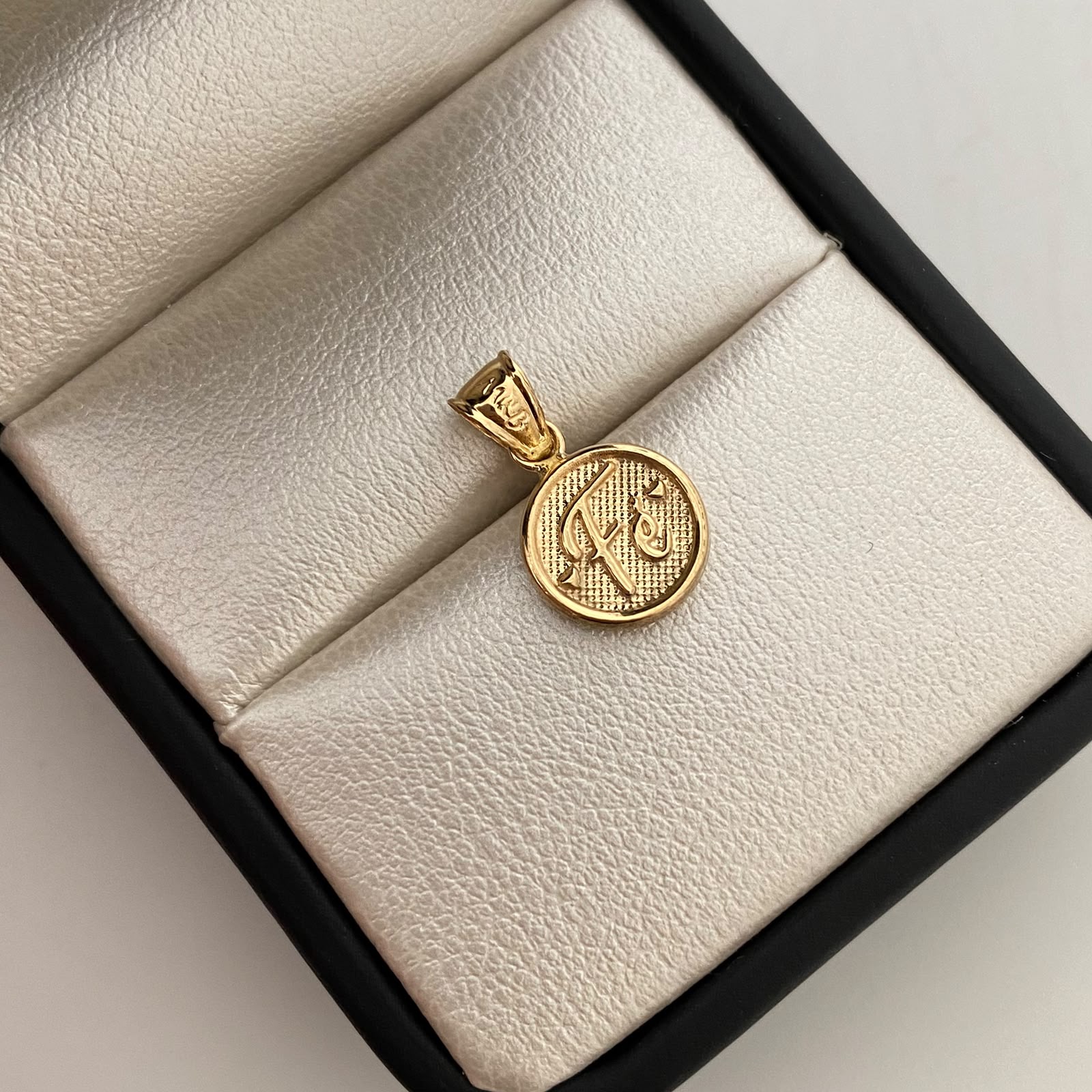 Dije Fe Oro amarillo 18k 0,65 Gr / 10 mm / 2 Cm
