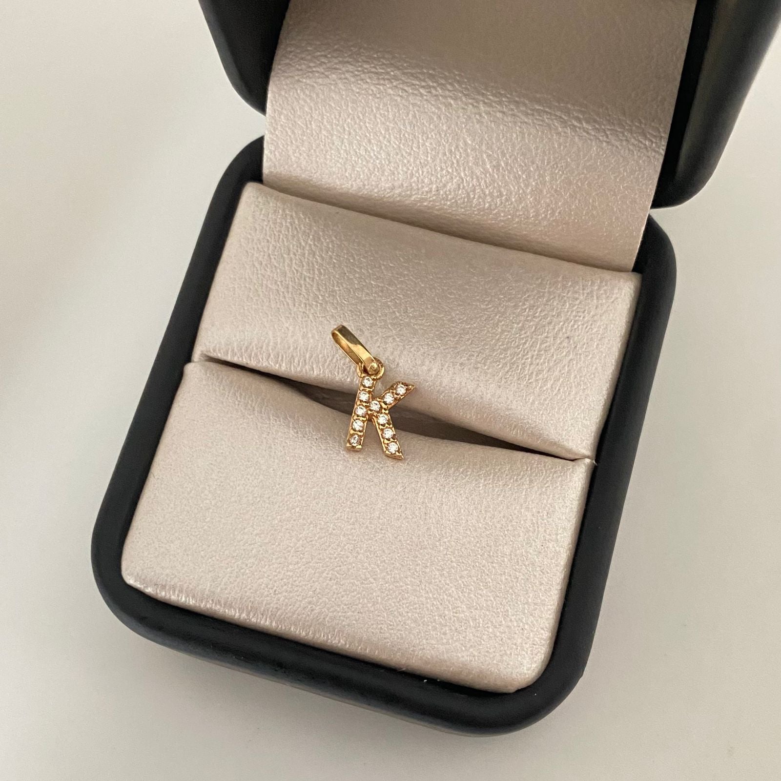 Dije letra K casting Oro amarillo 18k 0,5 Gr / 1,5 Cm