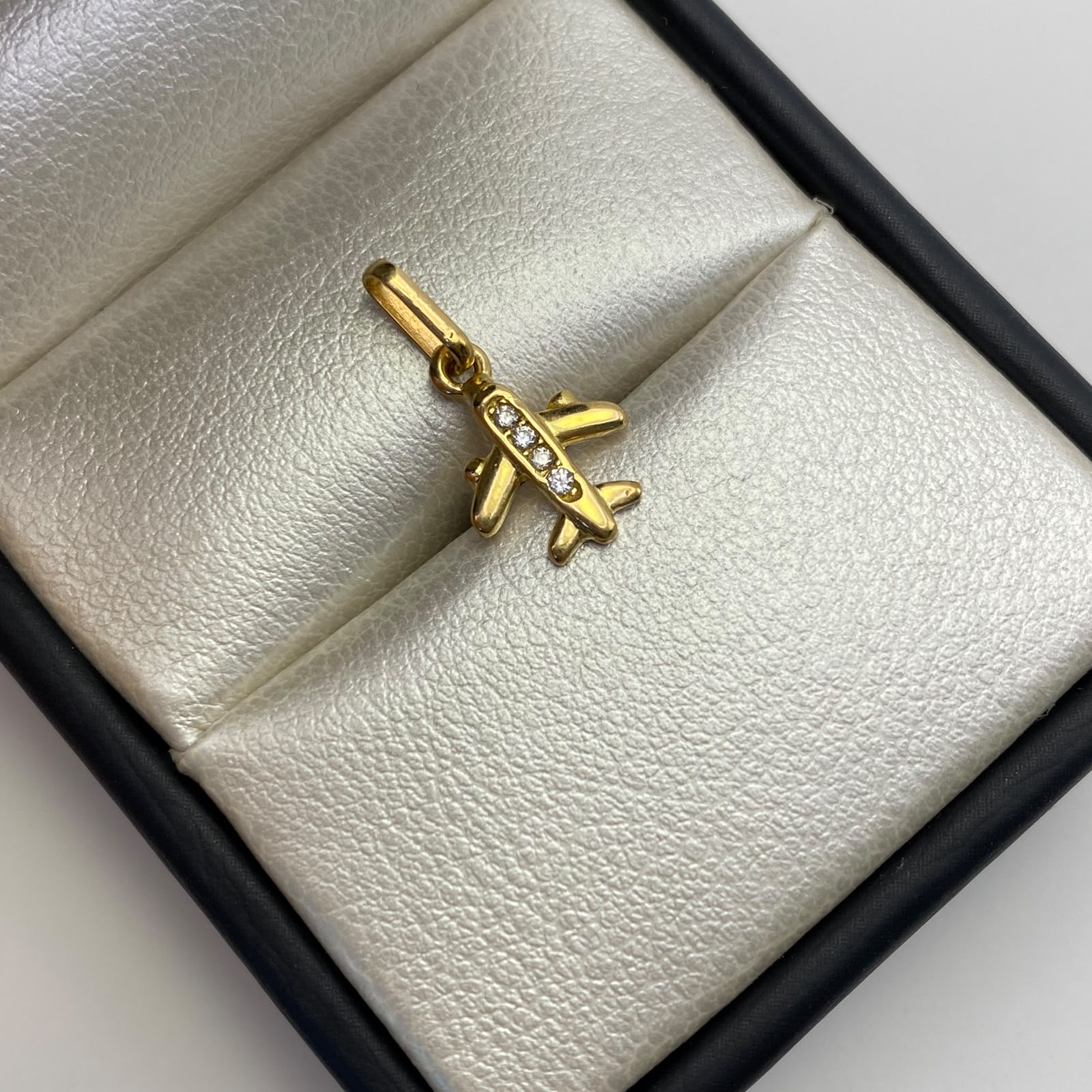 Dije Avioncito Casting blanco Oro amarillo 18k 0,95 Gr / 9,3 mm / 1,6 Cm