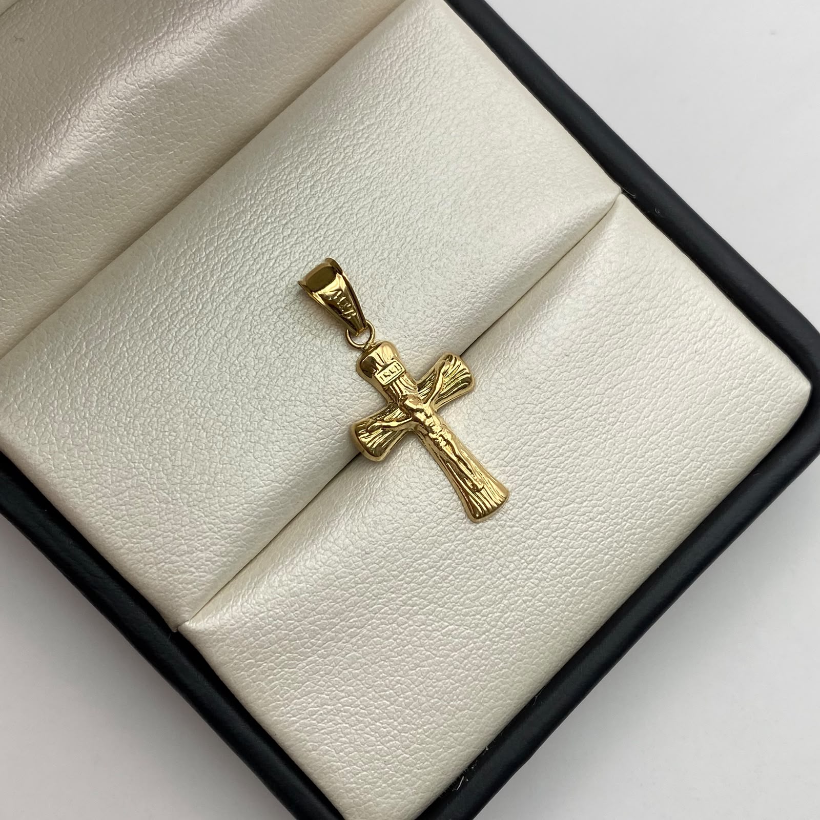 Dije cruz cristo Oro amarillo 18k 0,75 Gr / 13,4 mm / 3,5 Cm