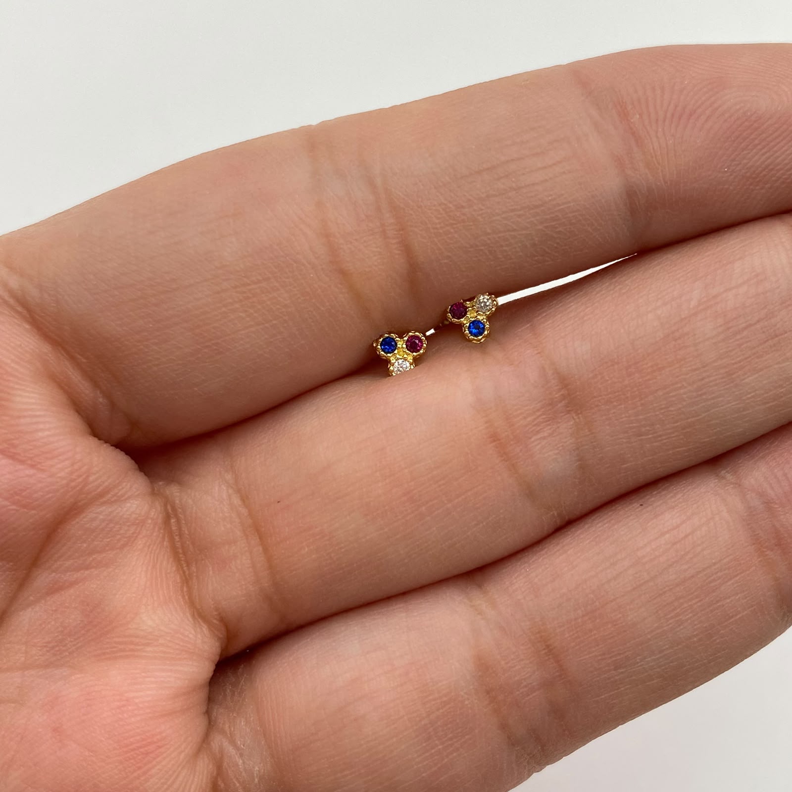 Topos tre circones multicolor Oro amarillo 18k 0,55 Gr / 4 mm